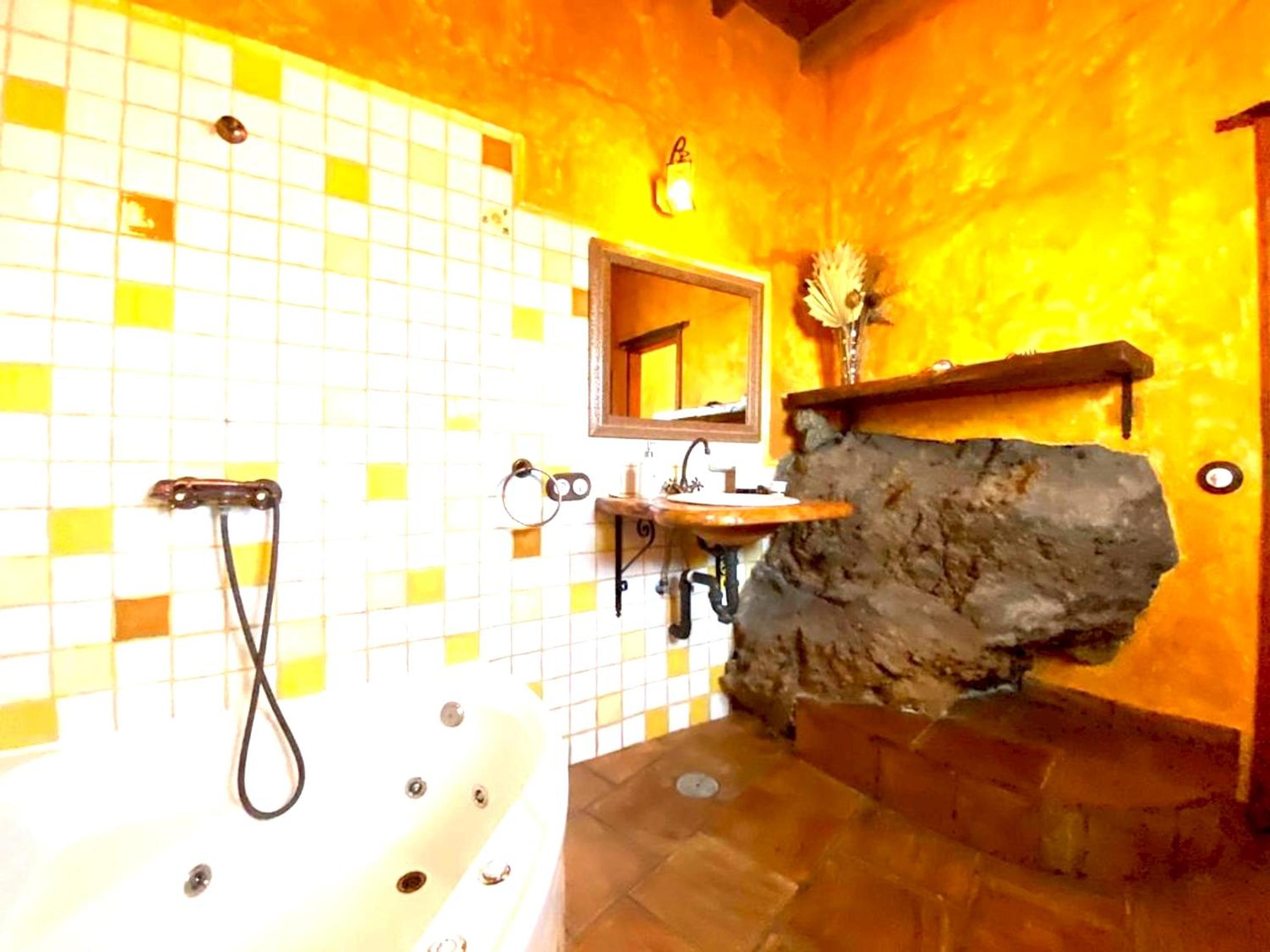 Comfortable House with Mountain View in Isora