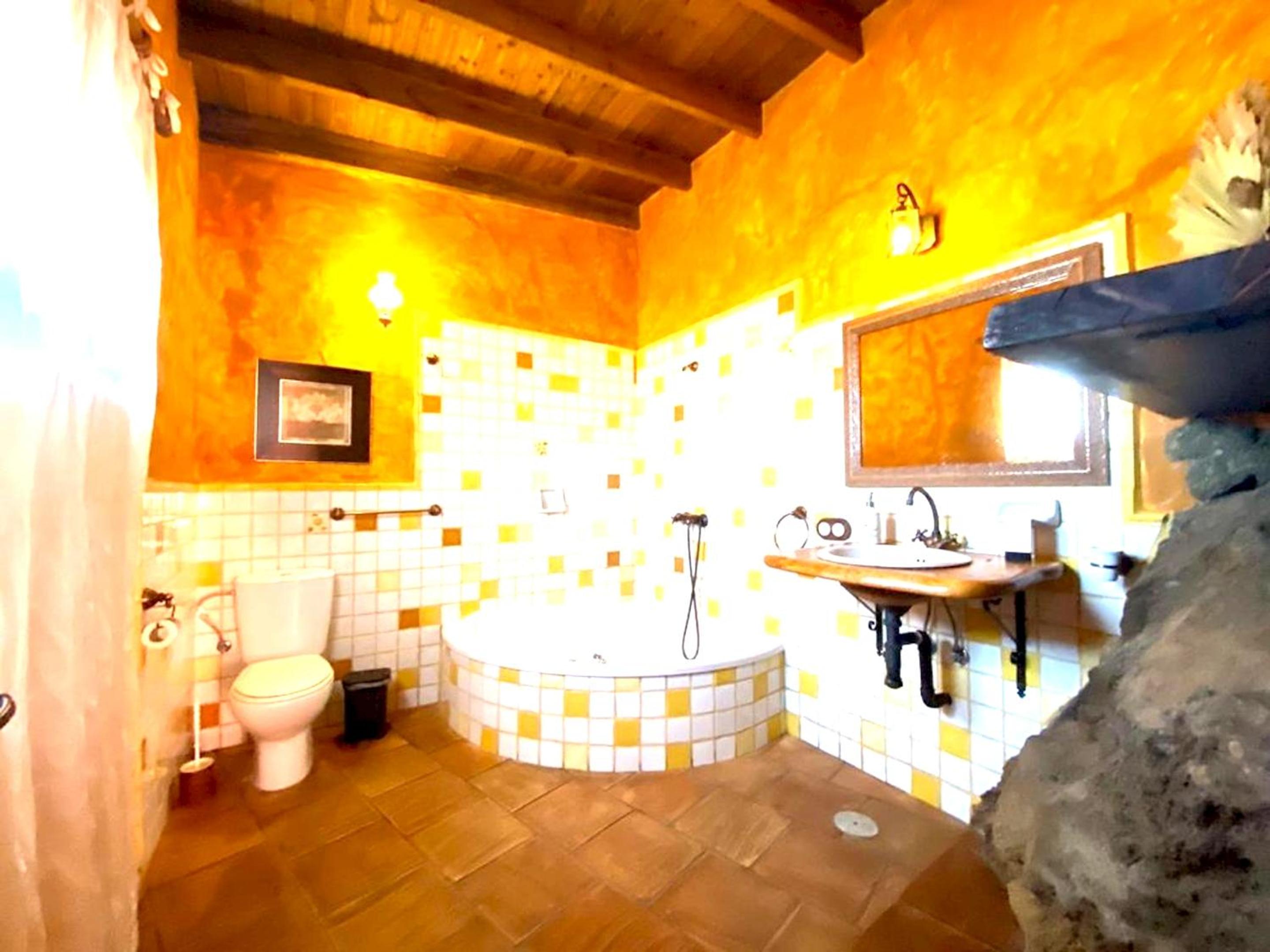 Comfortable House with Mountain View in Isora