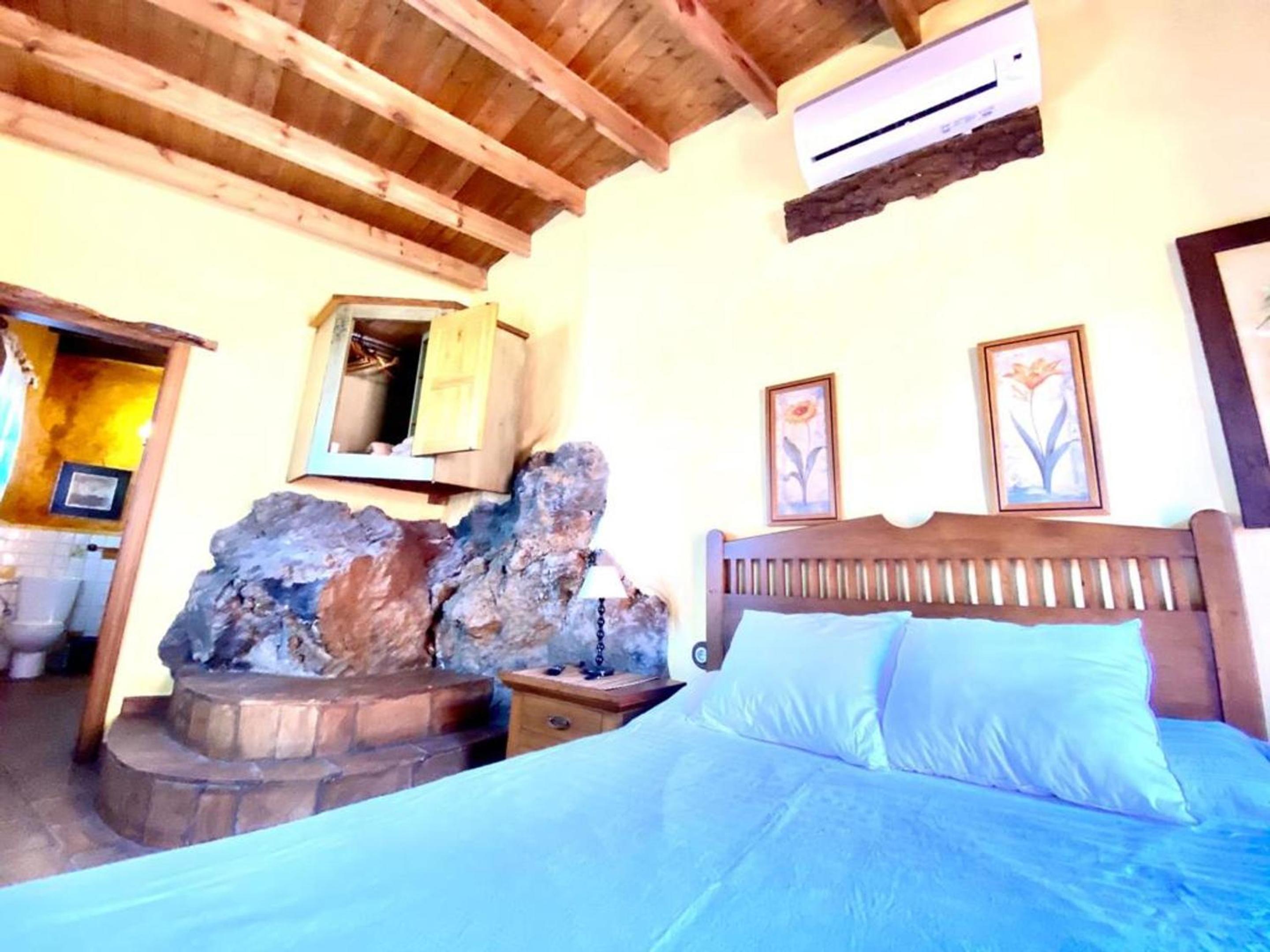 Comfortable House with Mountain View in Isora