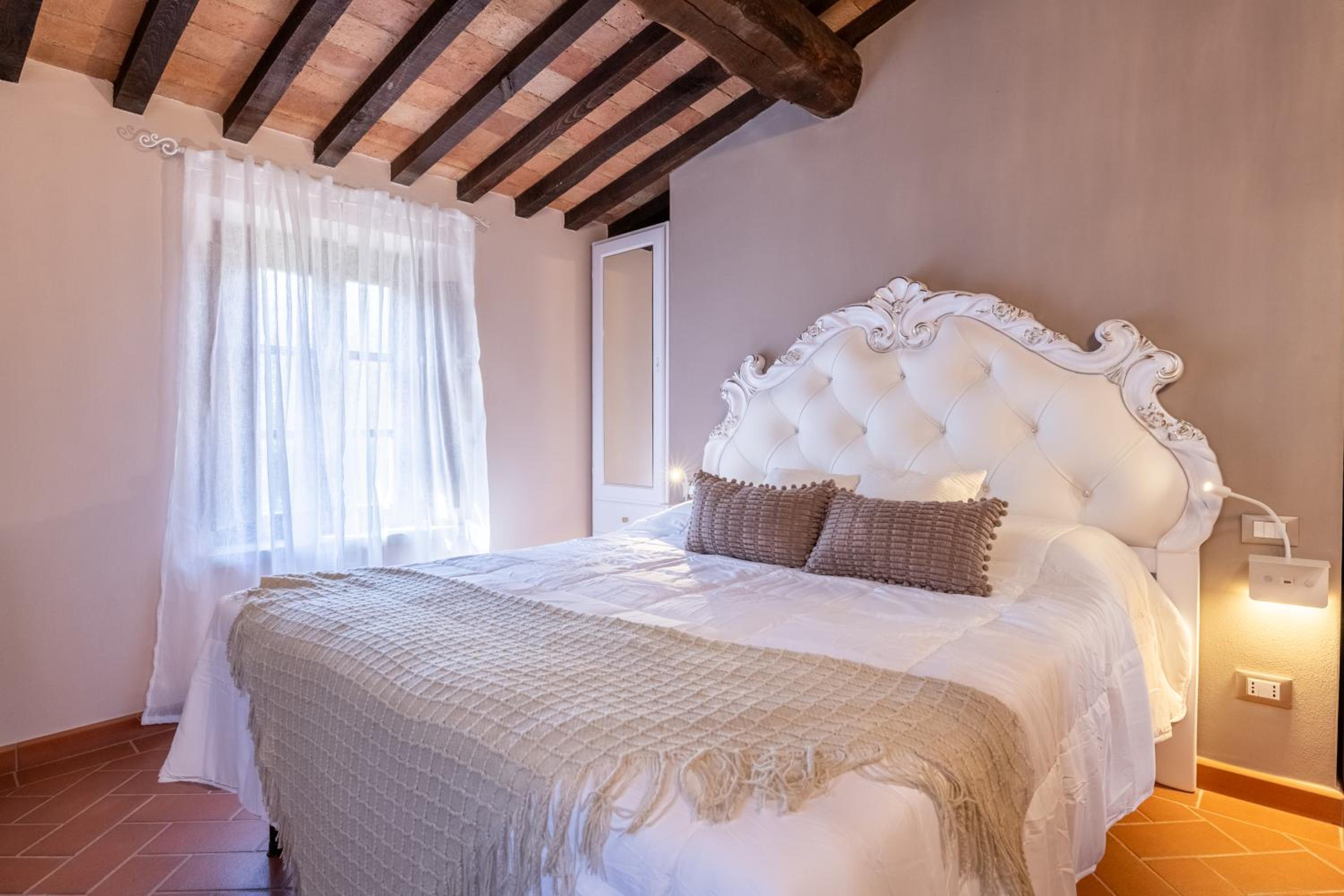 Villa Le Polle di Meletro - Exclusive Tuscan Villa with Private Pool & Panoramic Glass Sauna