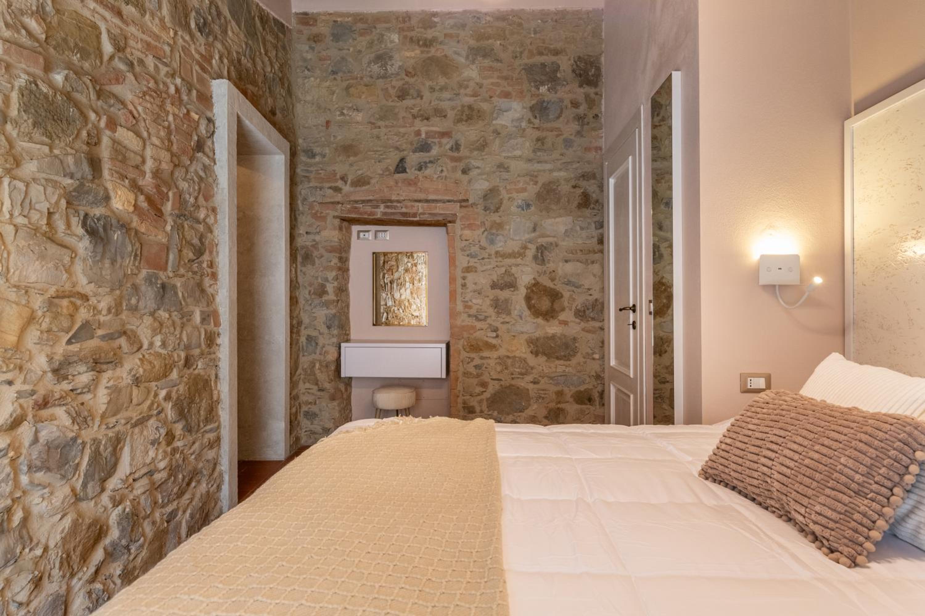Villa Le Polle di Meletro - Exclusive Tuscan Villa with Private Pool & Panoramic Glass Sauna