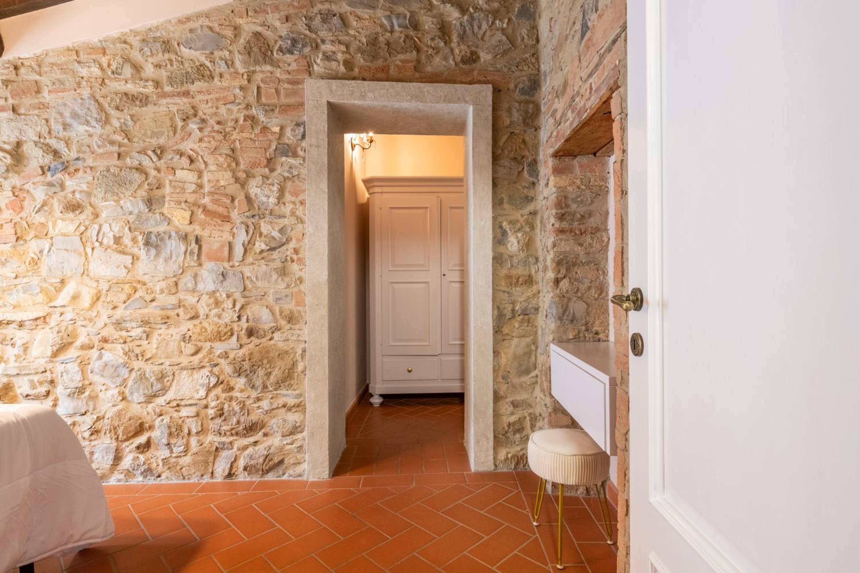 Villa Le Polle di Meletro - Exclusive Tuscan Villa with Private Pool & Panoramic Glass Sauna