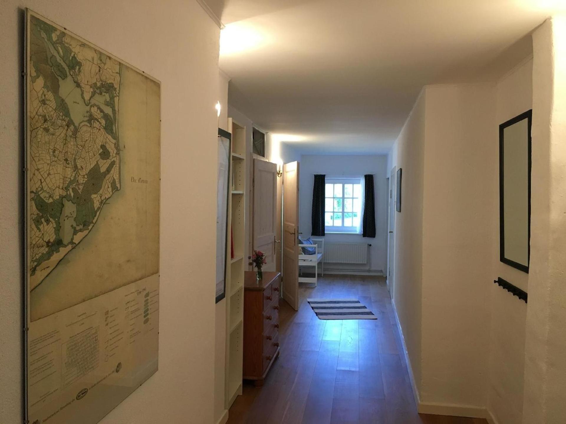 Freistehendes Reetdachhaus auf einem großen Grundstück in ruhiger Umgebung