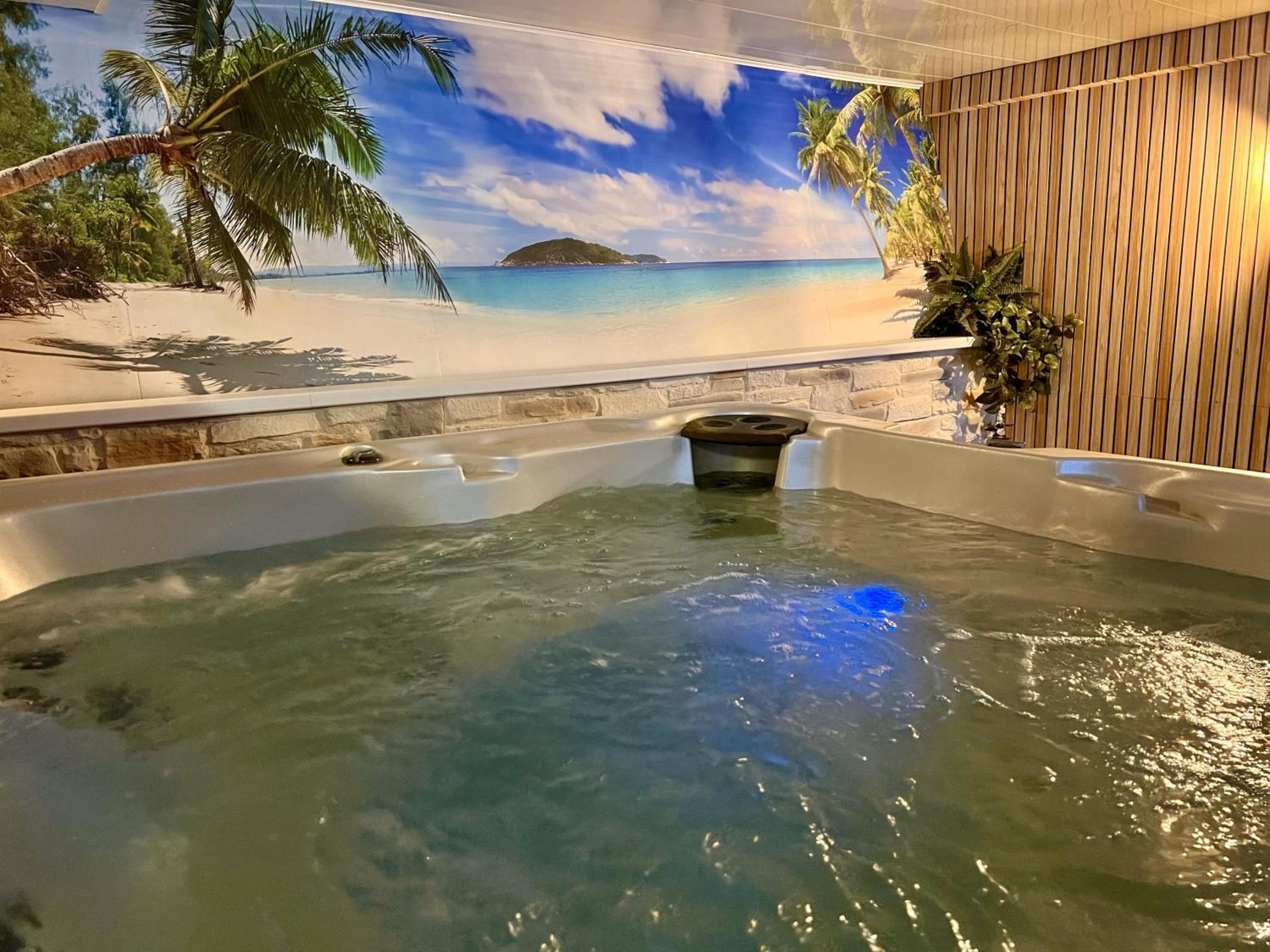 Tolles Ferienhaus für 16 Personen im Westerwald mit Sauna, Whirlpool, Kino und Bar view 3