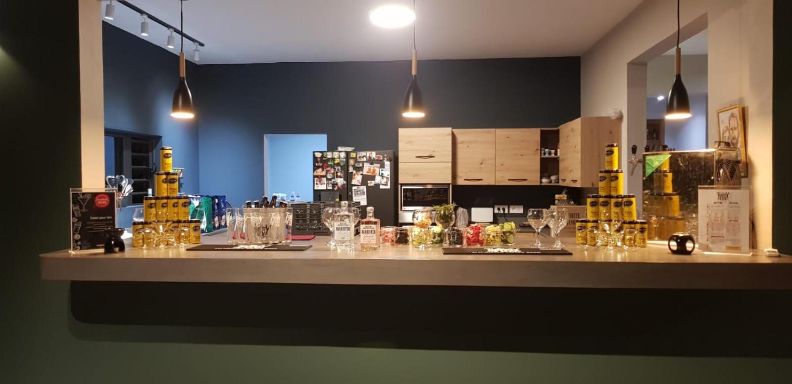 Superbe chalet 4 suites & Spa au centre de l'ile view 4