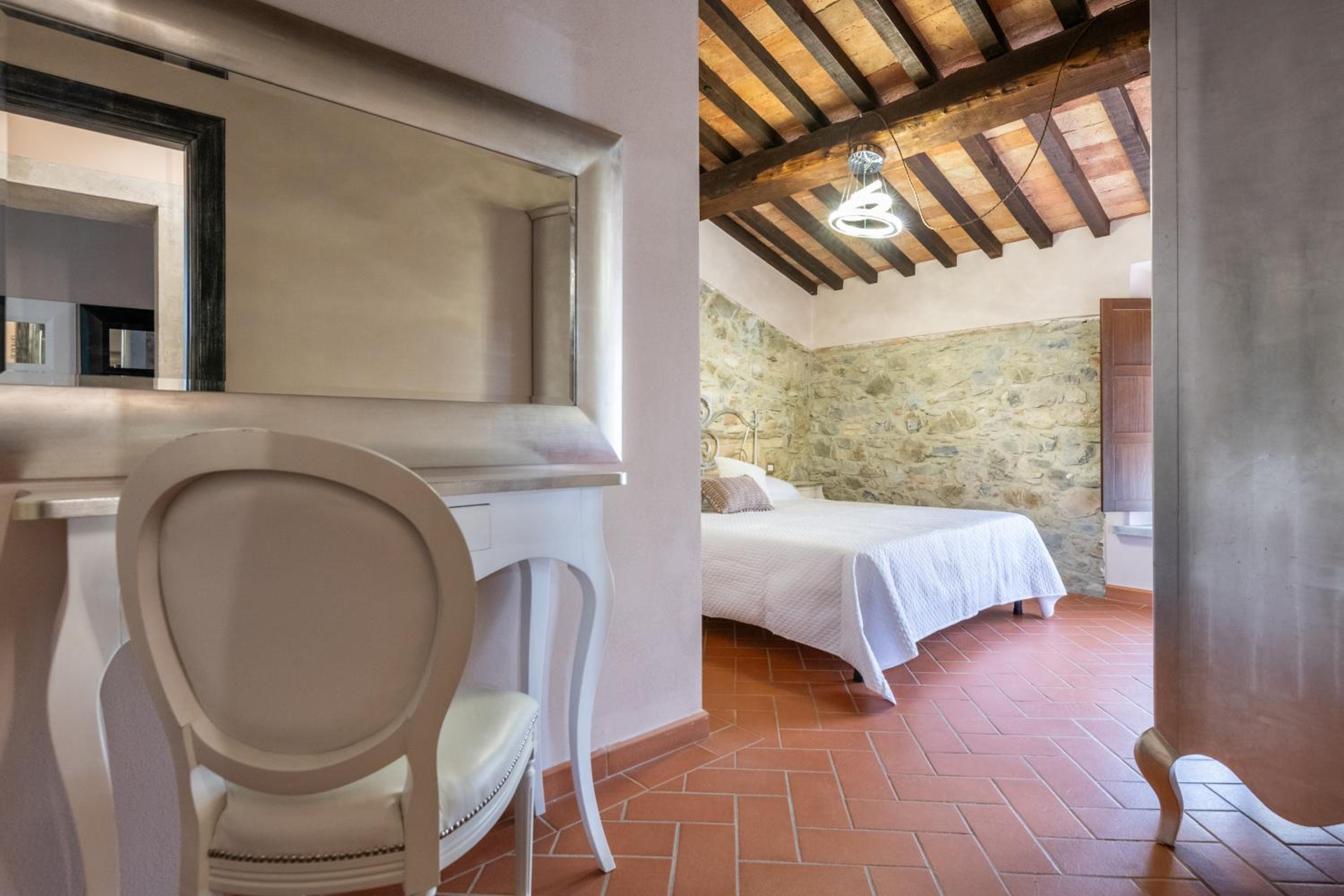 Villa Le Polle di Meletro - Exclusive Tuscan Villa with Private Pool & Panoramic Glass Sauna