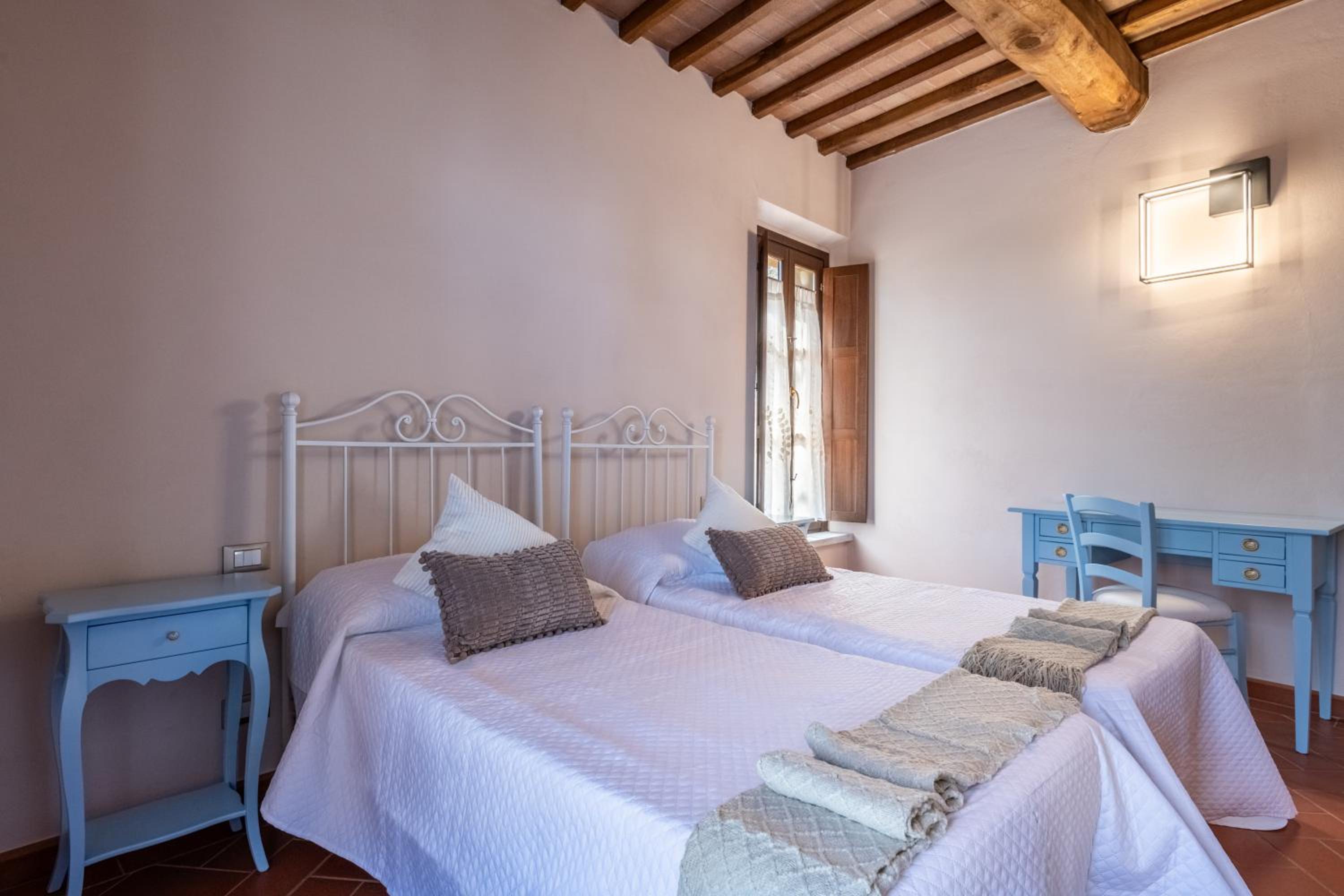 Villa Le Polle di Meletro - Exclusive Tuscan Villa with Private Pool & Panoramic Glass Sauna
