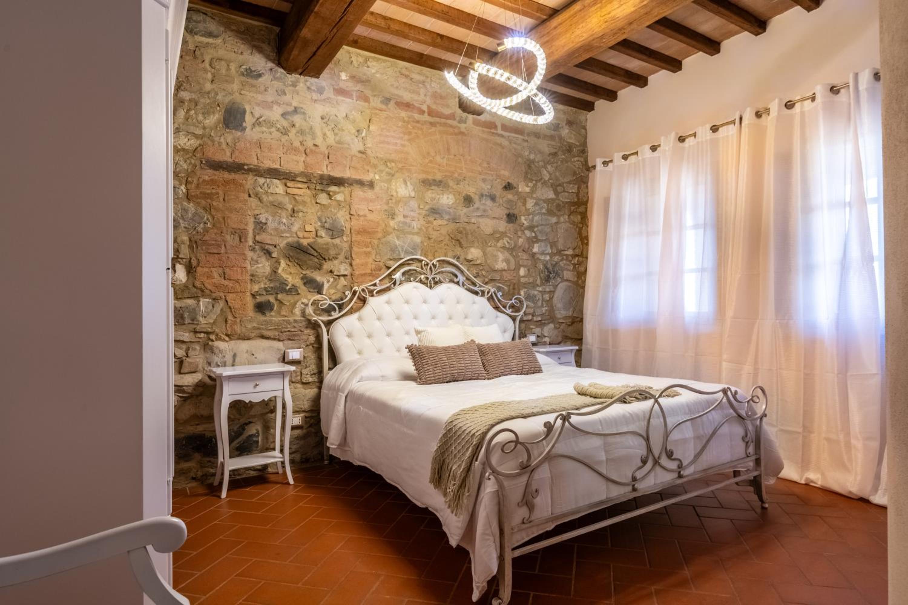 Villa Le Polle di Meletro - Exclusive Tuscan Villa with Private Pool & Panoramic Glass Sauna