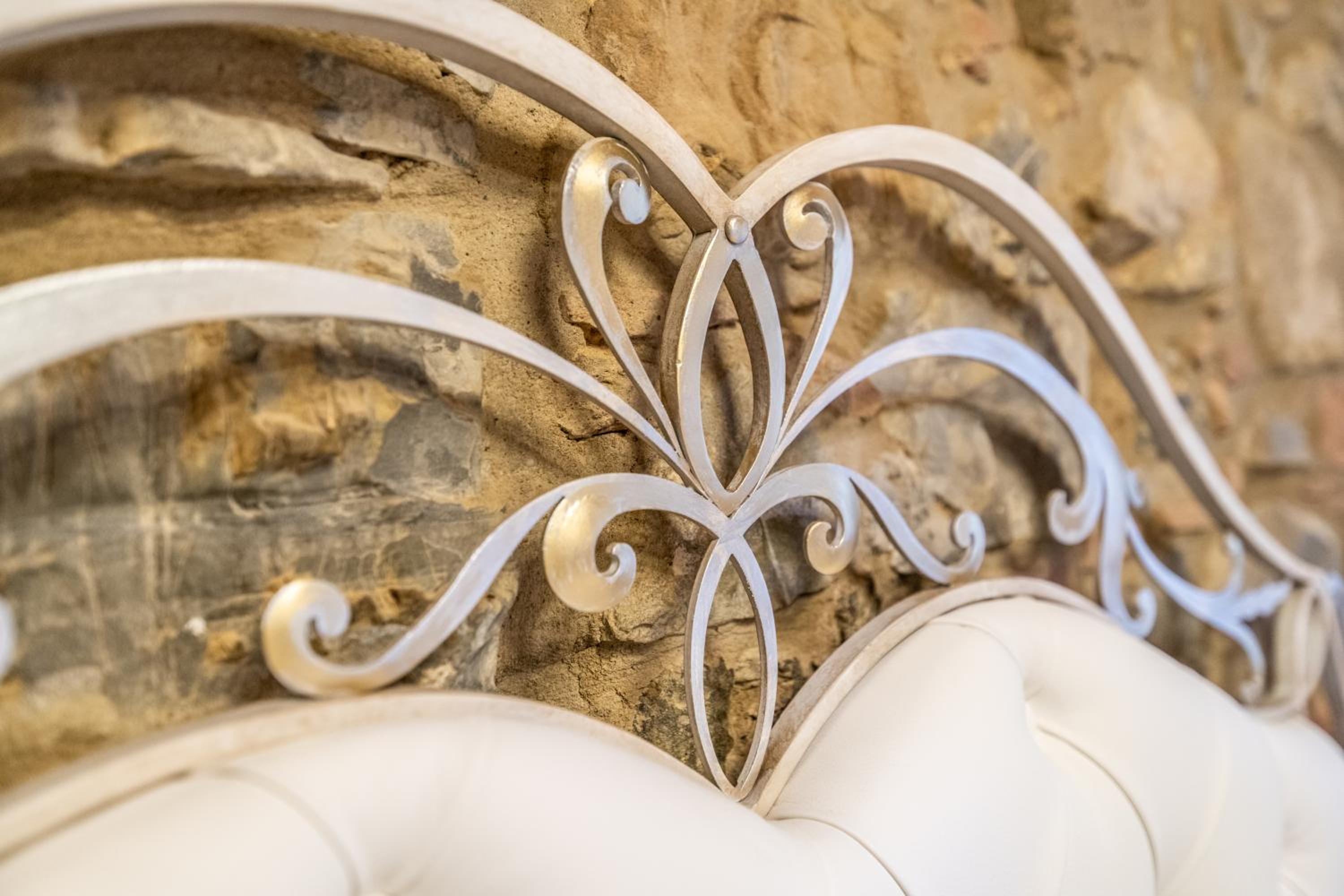 Villa Le Polle di Meletro - Exclusive Tuscan Villa with Private Pool & Panoramic Glass Sauna