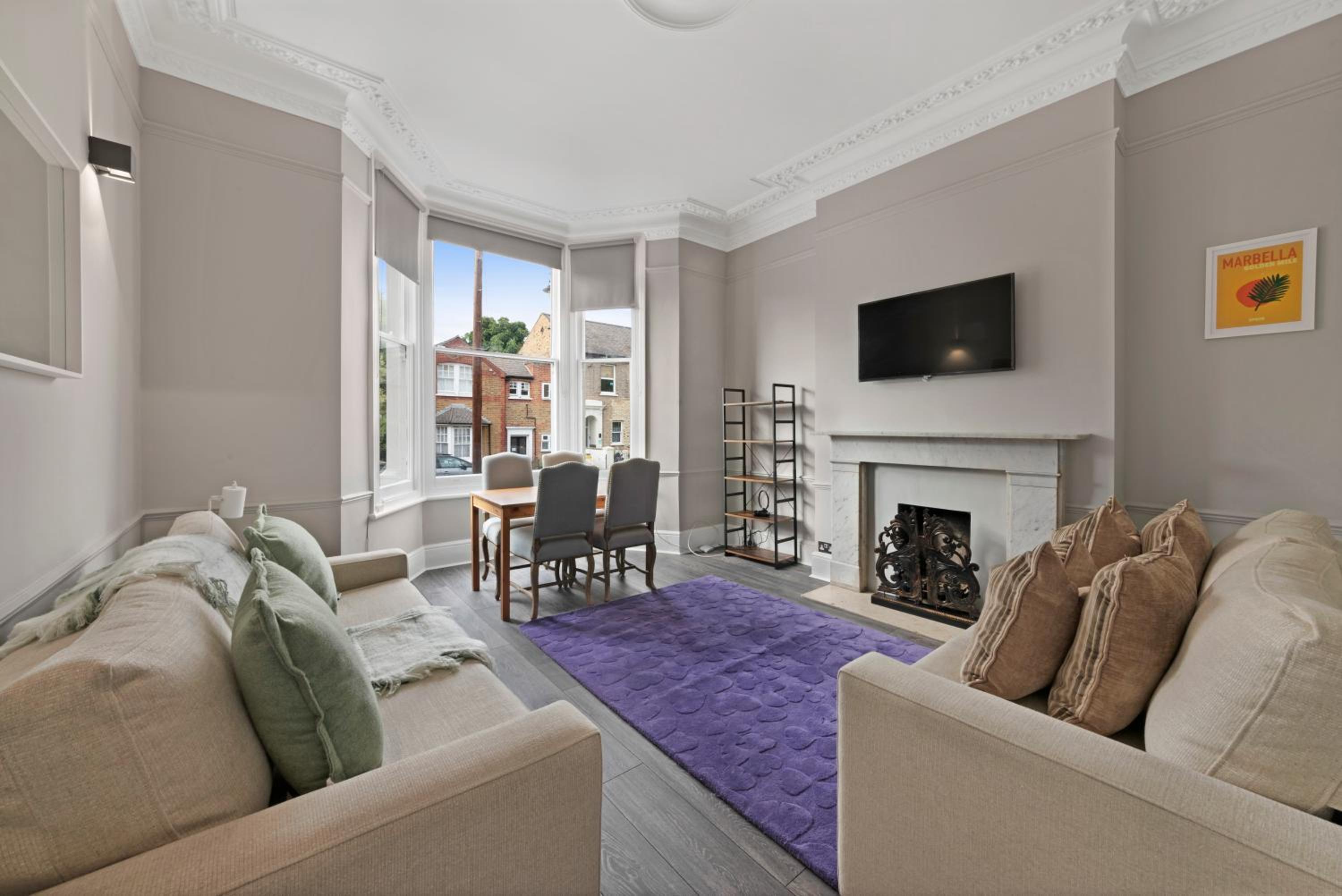 Avenue Road Raised Ground Floor Apartment W3 Sleeps 4