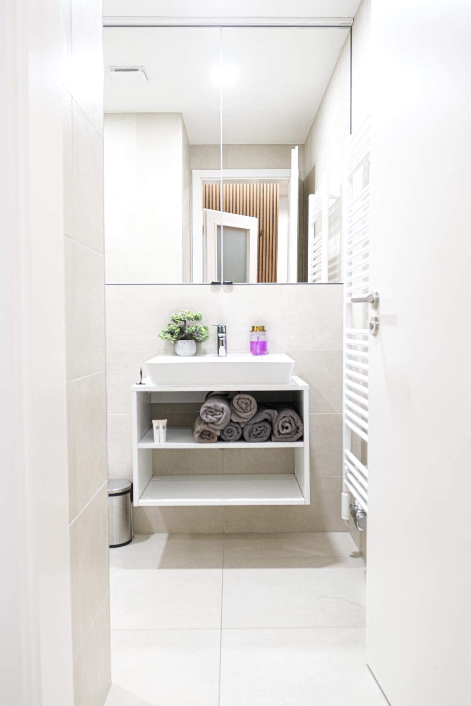 Rentero Scandinavian - Private Garden APT