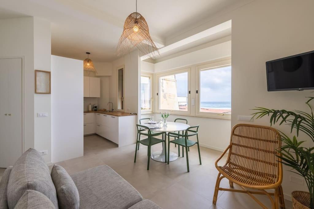 Effe's apartment- ARYA seaview -parcheggio gratuito photo 2