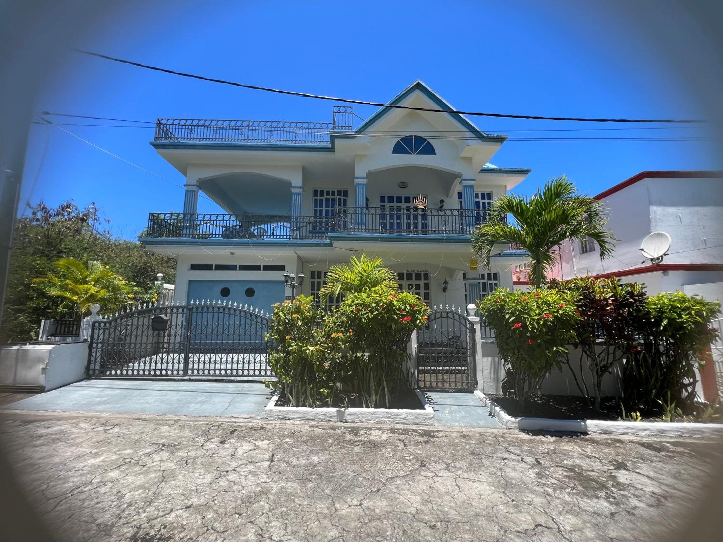 Maison Blanche Self Catering Apartment 1 view 5