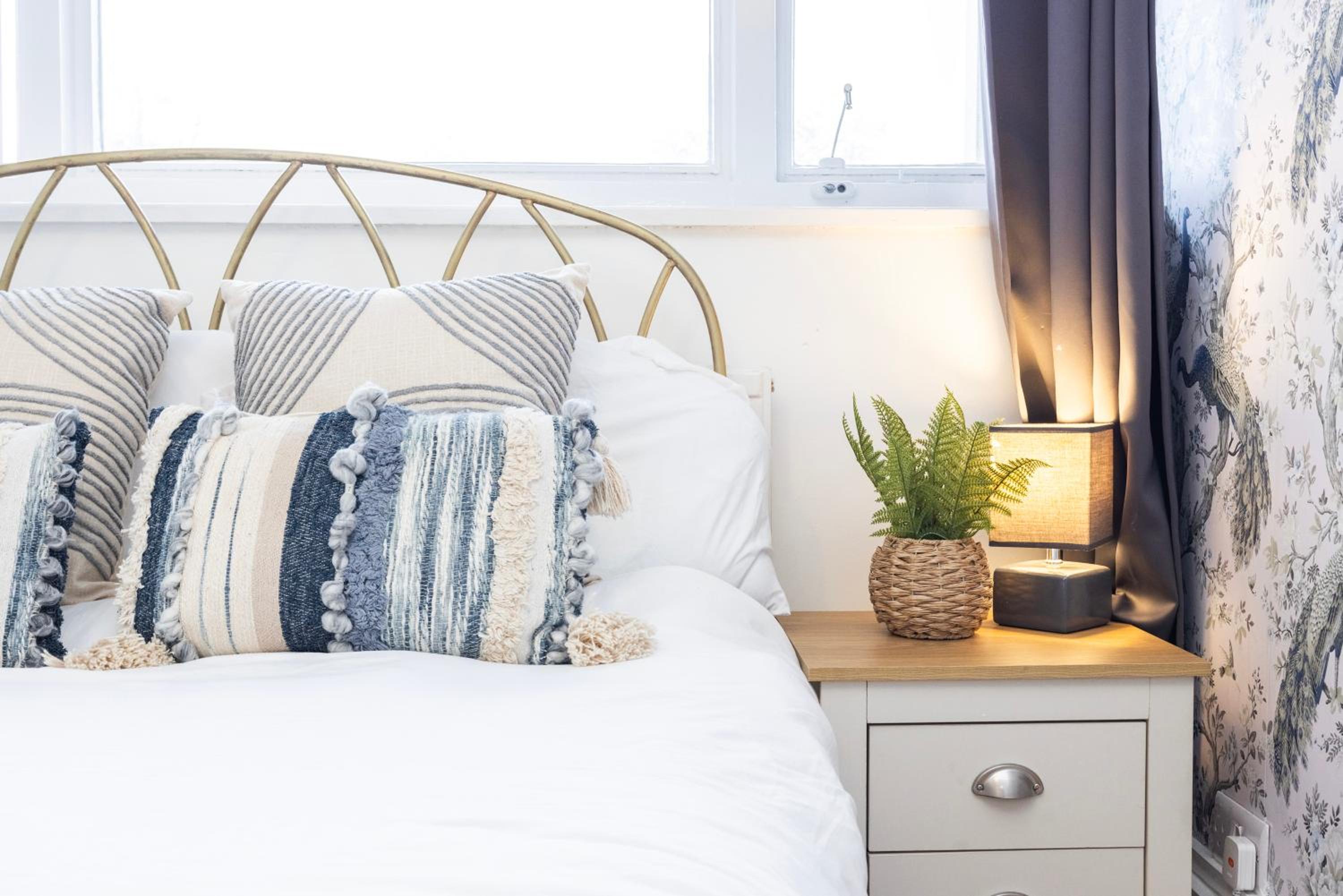 Trendy 4 bed apartment near vibrant Shoreditch w balcony and walking distance to tube photo 2