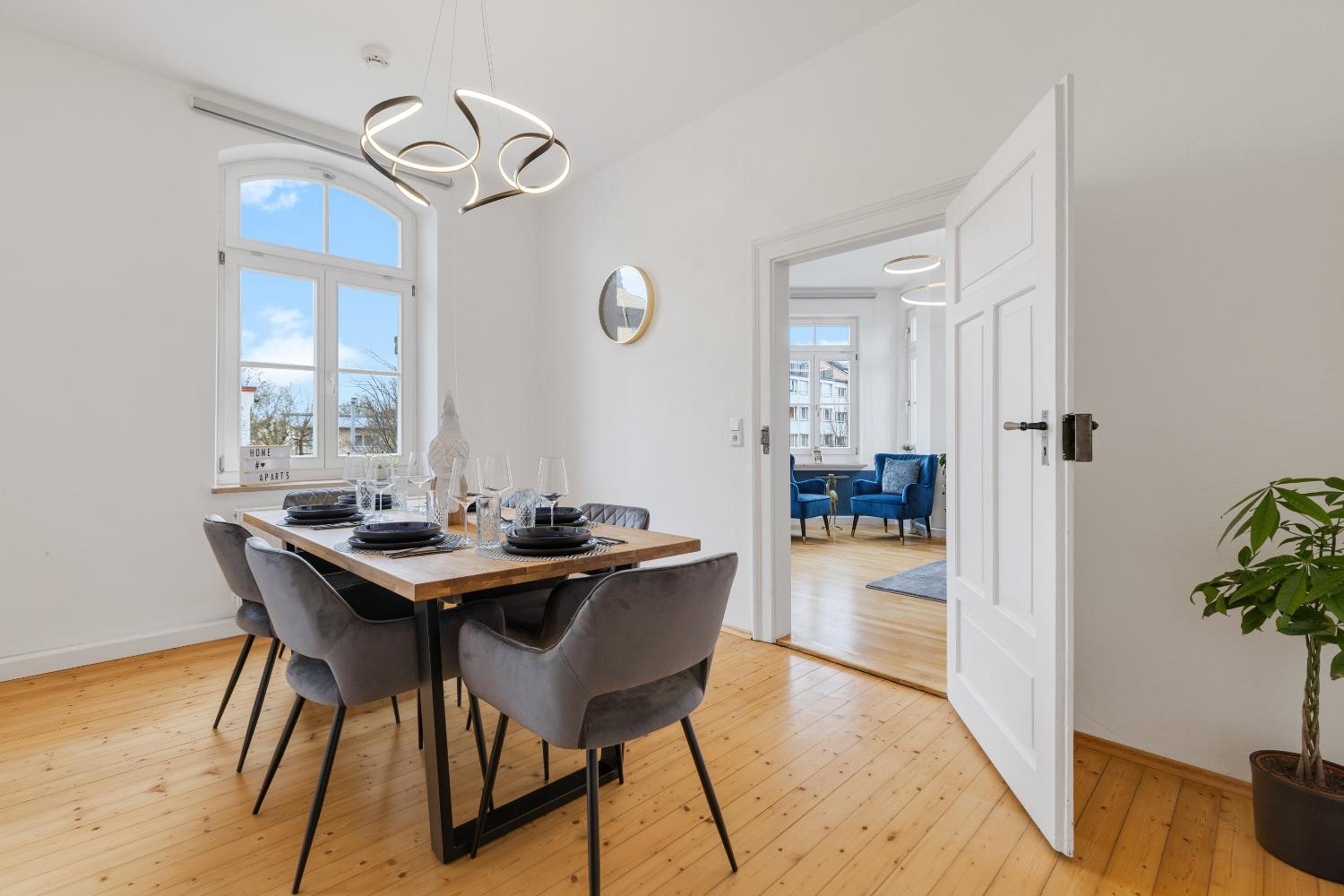 cruwzo I Exclusive Apartments in Central location with Parking
