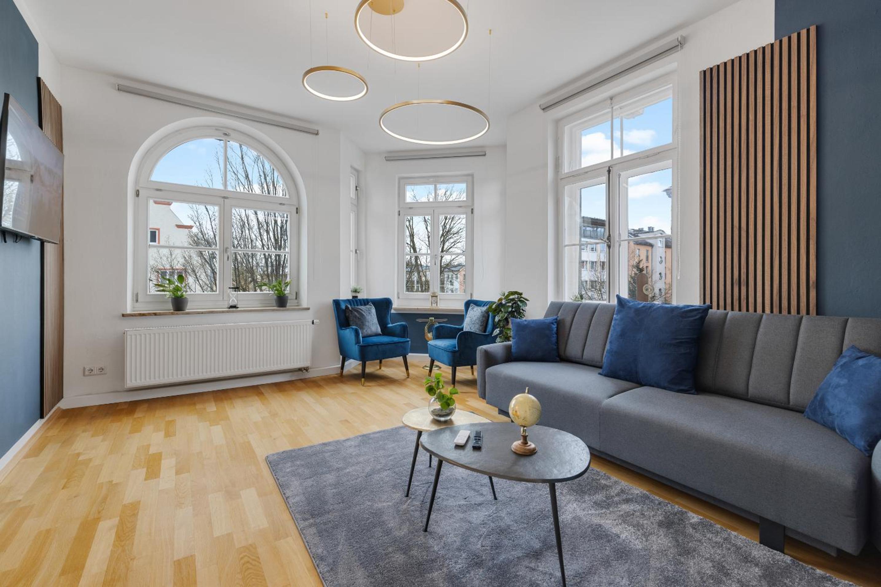 cruwzo I Exclusive Apartments in Central location with Parking