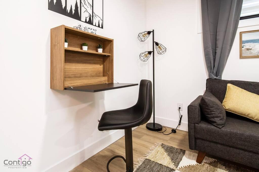 The Zen Den, King Bed, Near DT, WEM, Heated Floor, Bsmt Suite
