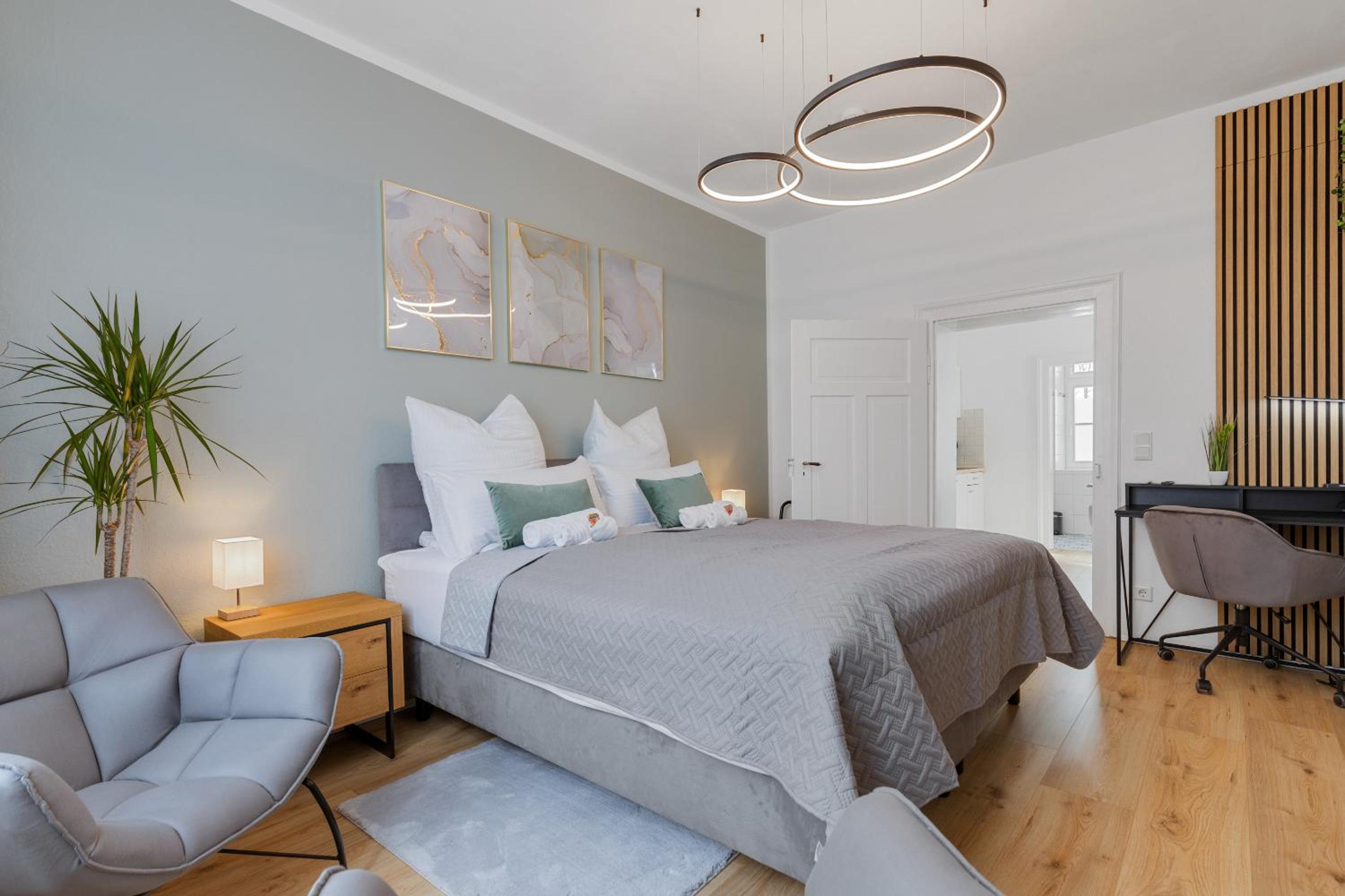 cruwzo I Exclusive Apartments in Central location with Parking