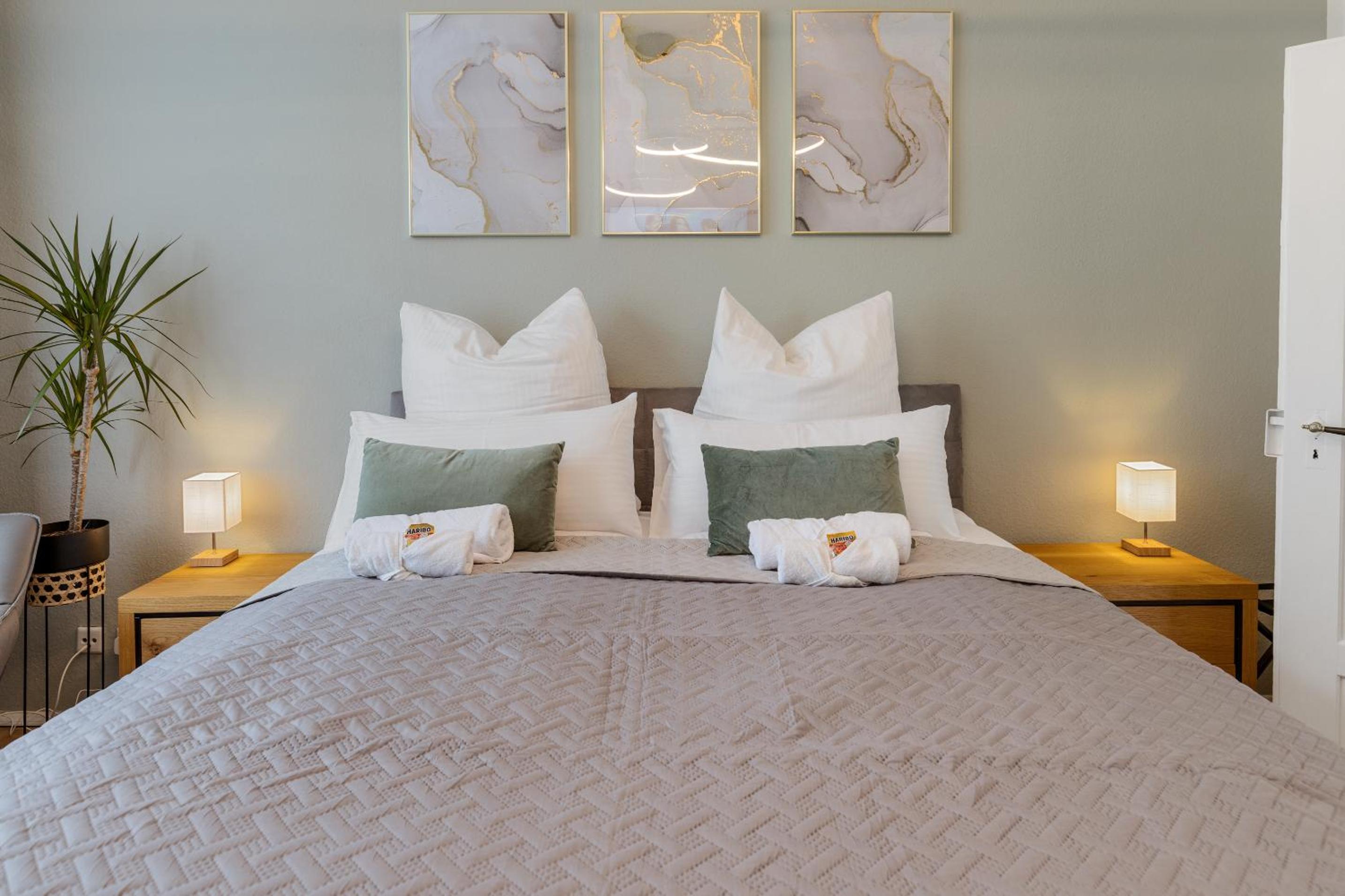 cruwzo I Exclusive Apartments in Central location with Parking