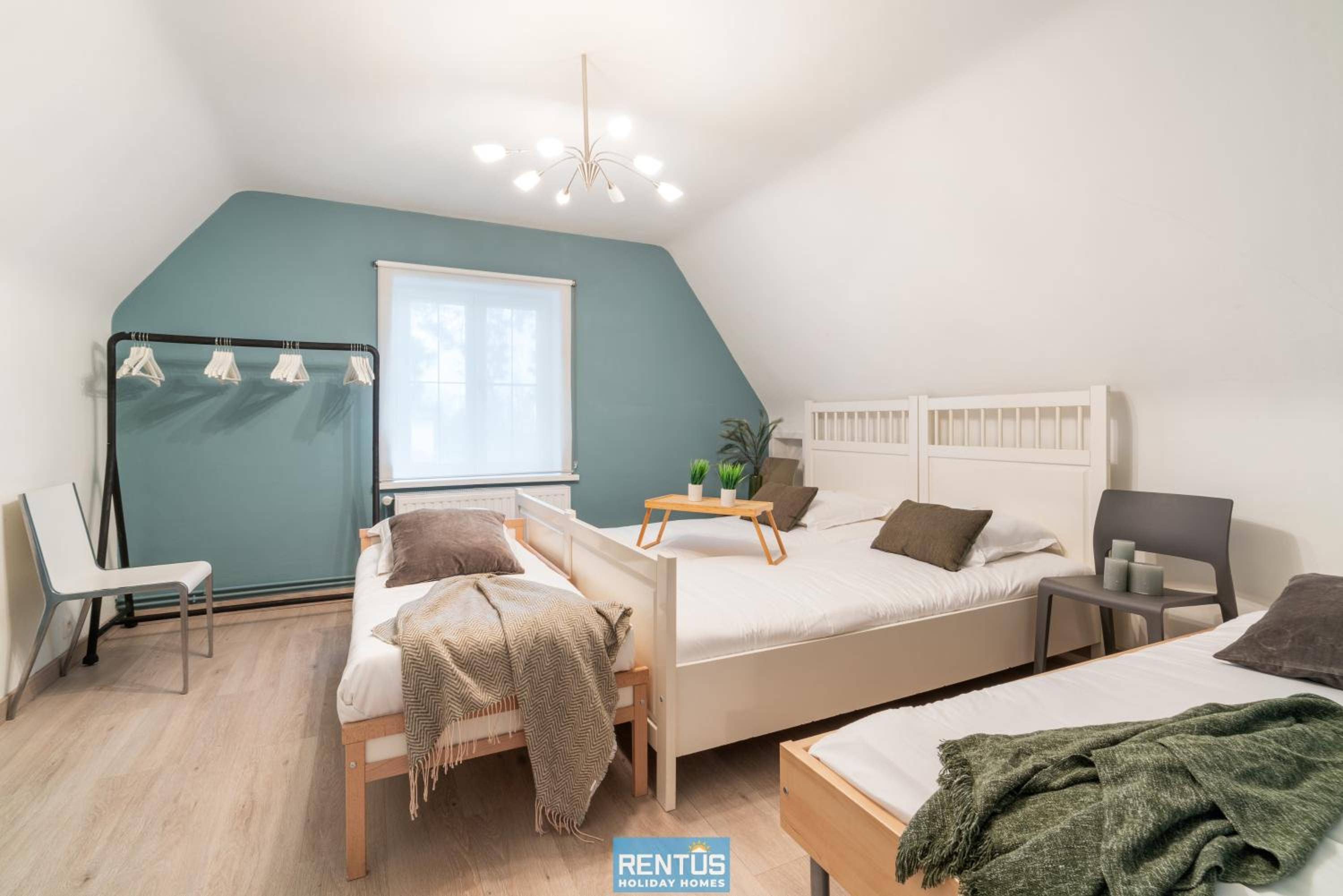 Villa De Mus - house with enclosed garden for 9 people
