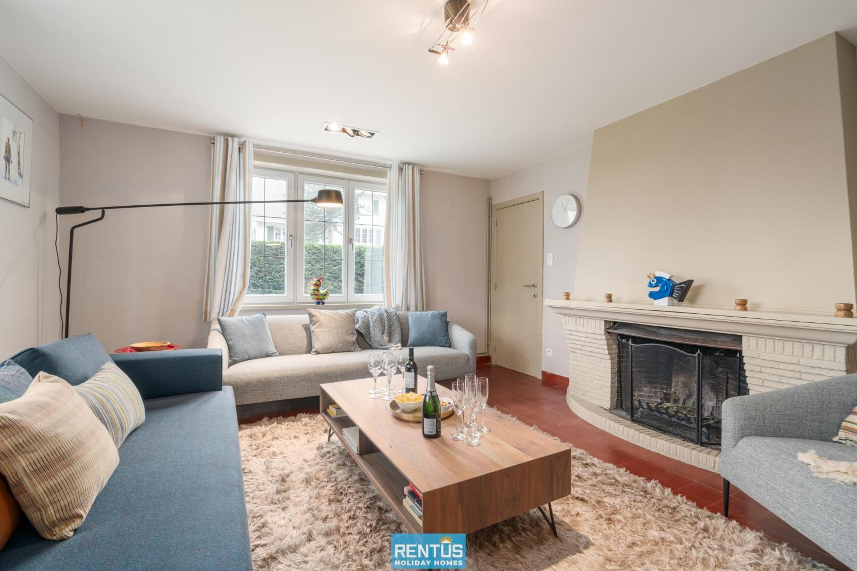 Villa De Mus - house with enclosed garden for 9 people