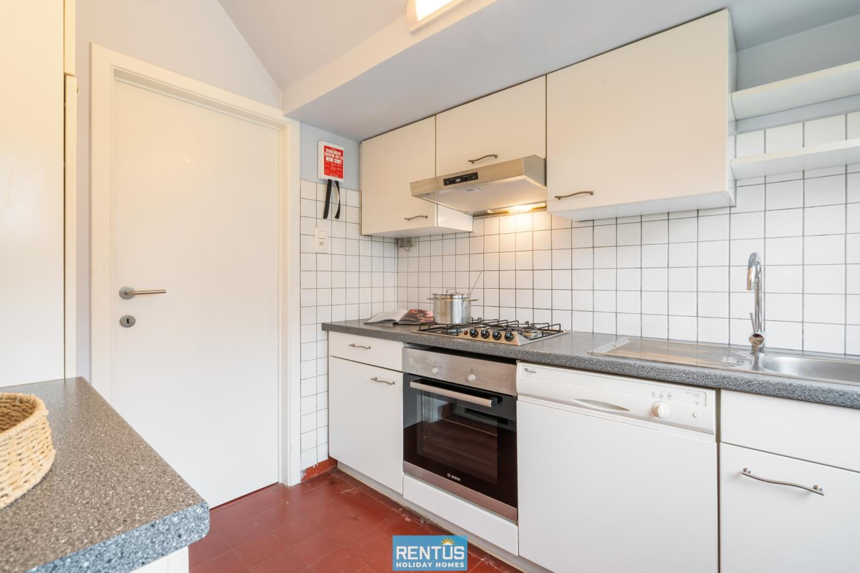 Villa De Mus - house with enclosed garden for 9 people