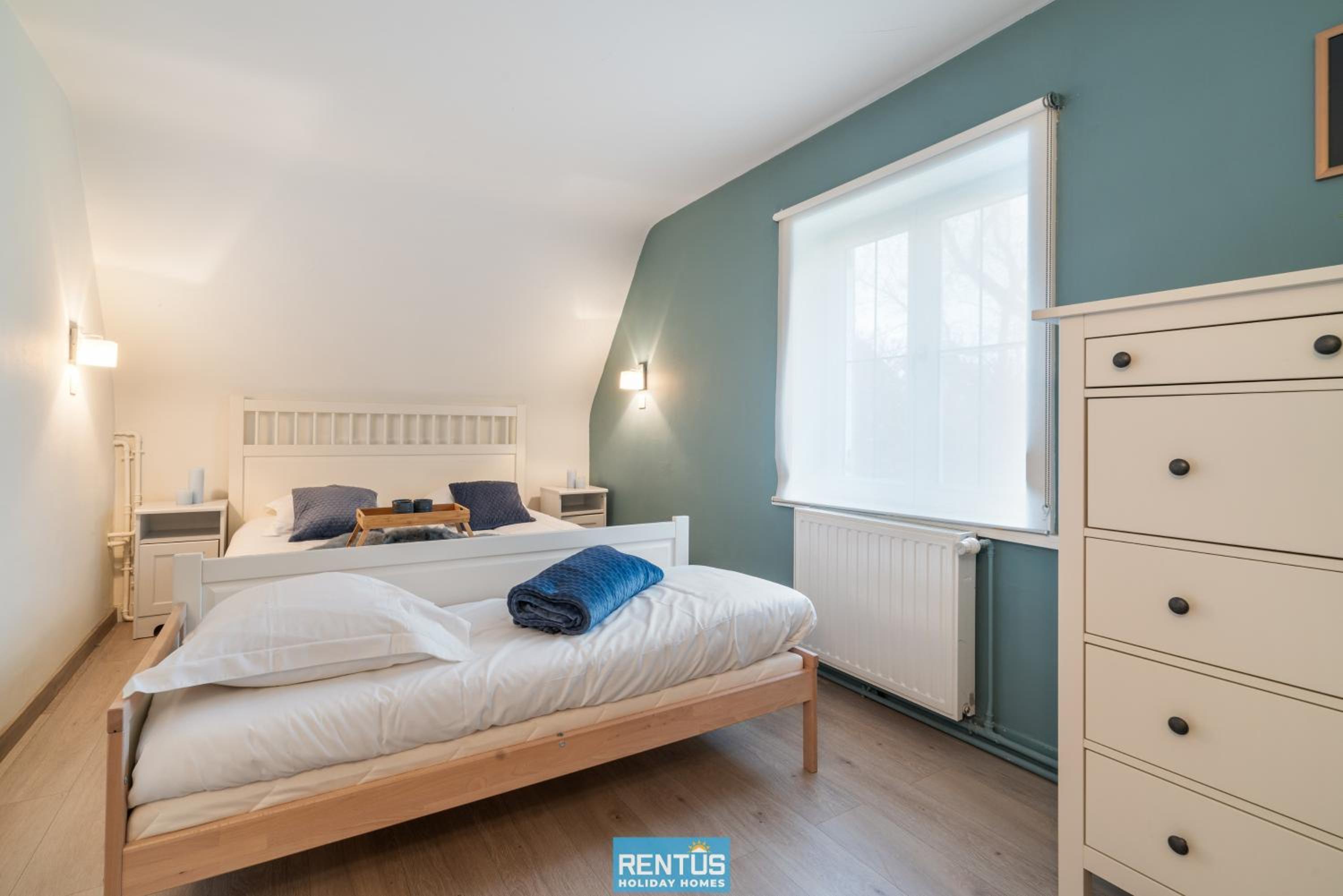 Villa De Mus - house with enclosed garden for 9 people