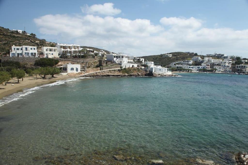 Ammos 1 - Seafront house in Glyfo beach, Sifnos view 3