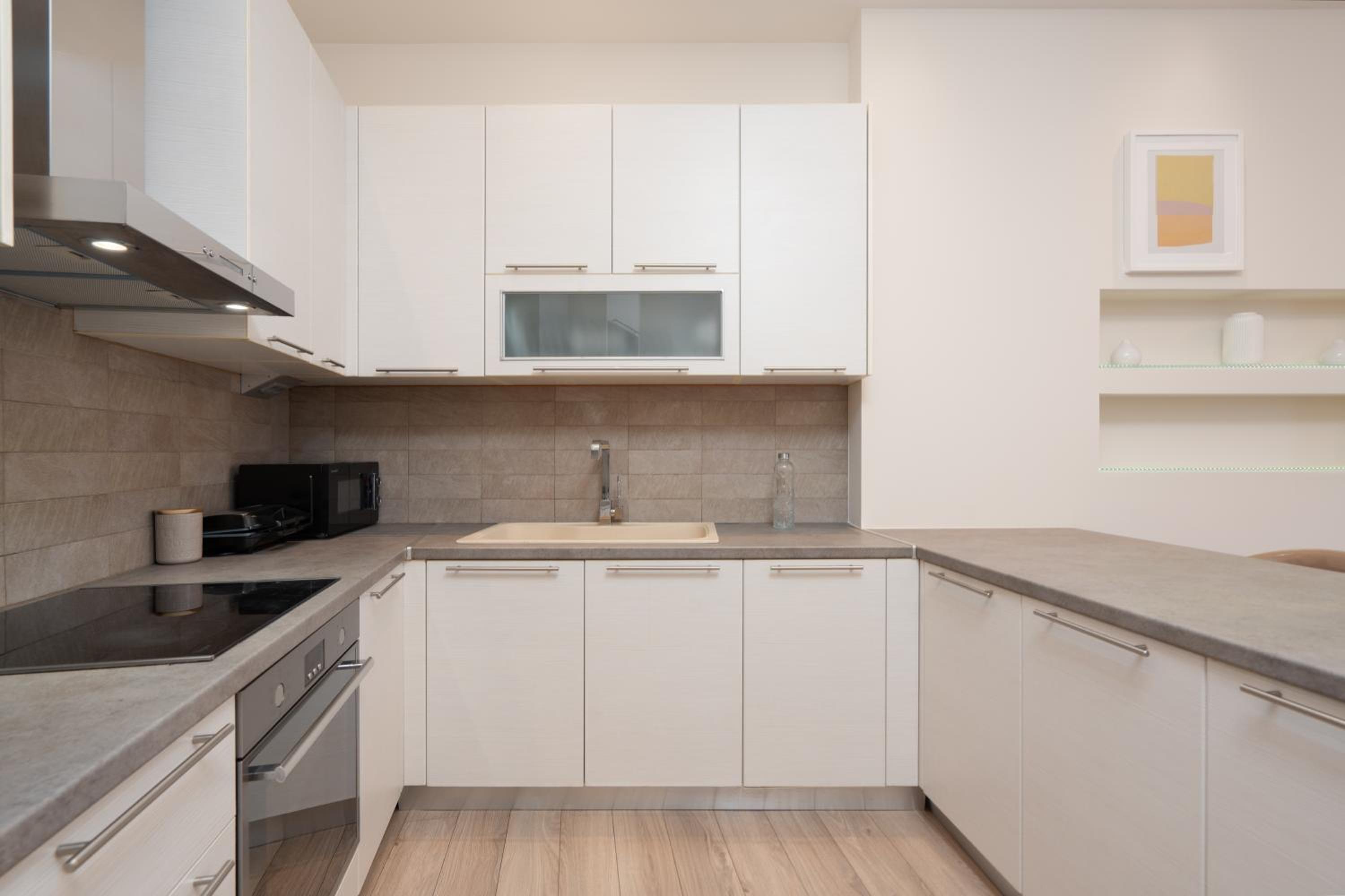 A Place 4U No177 - Central Comfort 1BD Near Kalimarmaro, 10 Min to Downtown