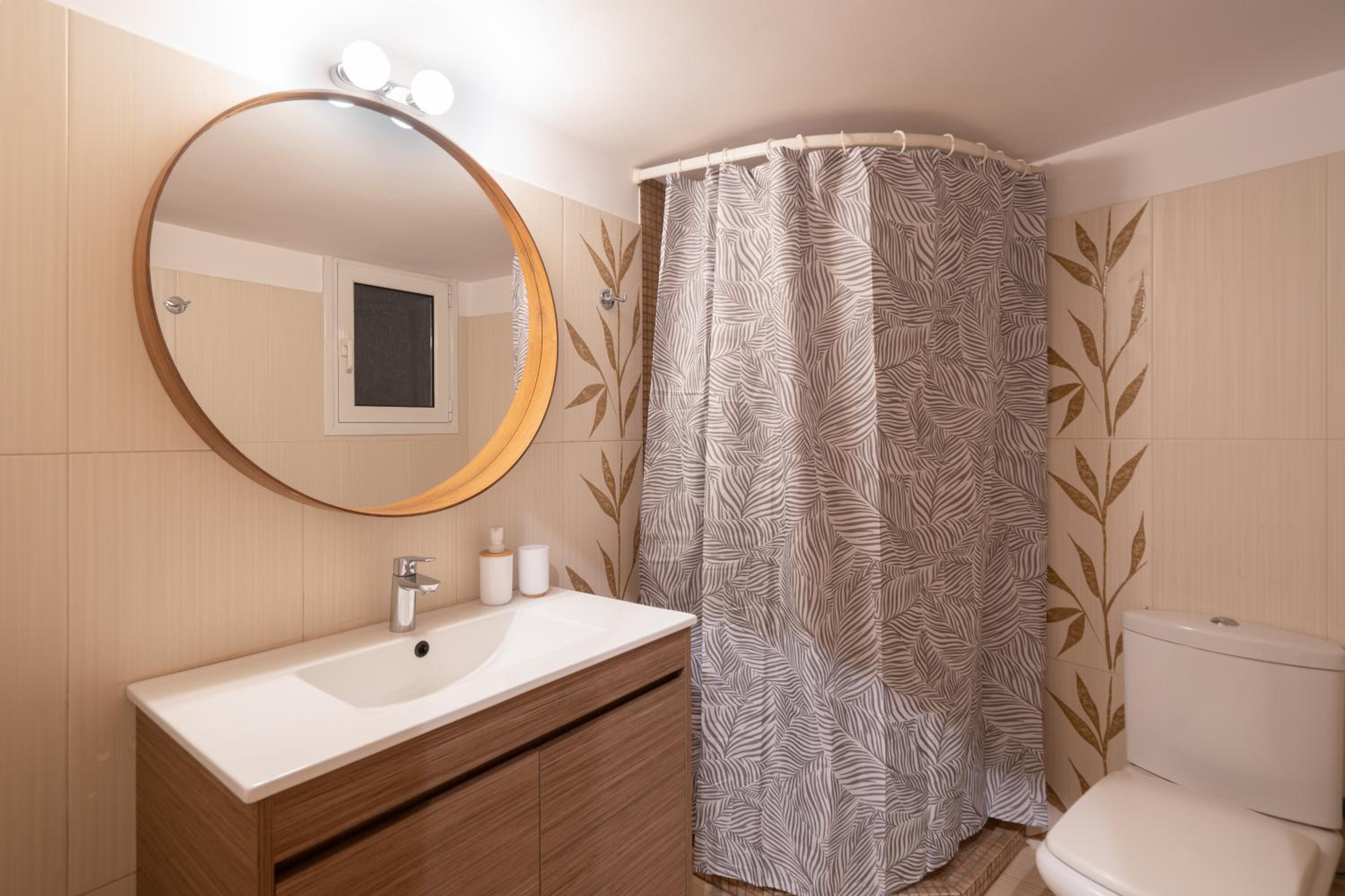 A Place 4U No177 - Central Comfort 1BD Near Kalimarmaro, 10 Min to Downtown