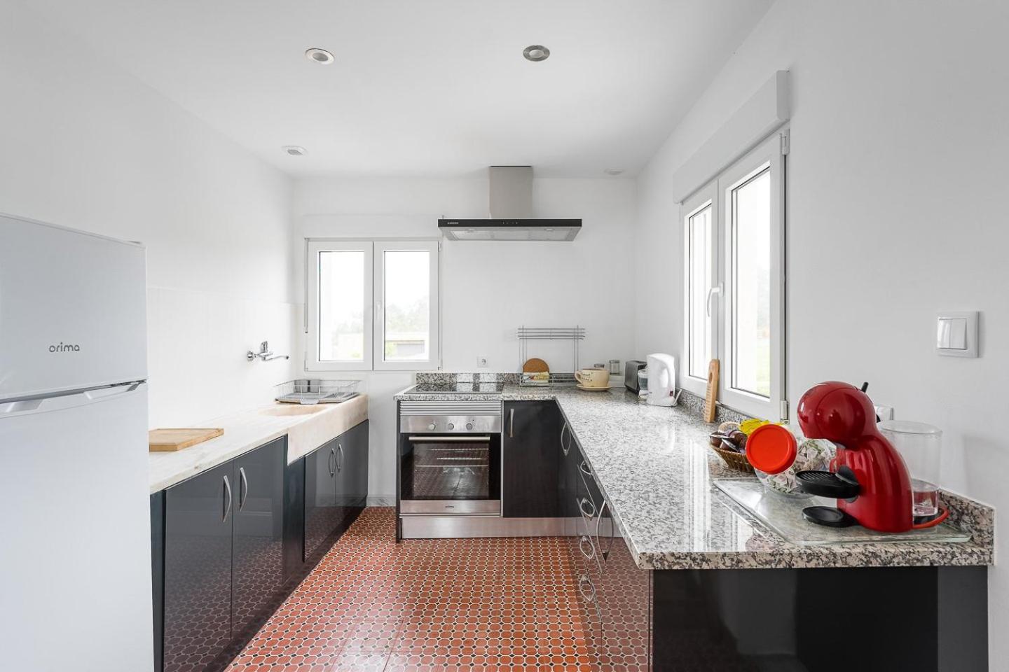 Retro-modern retreat in Esposende view 4