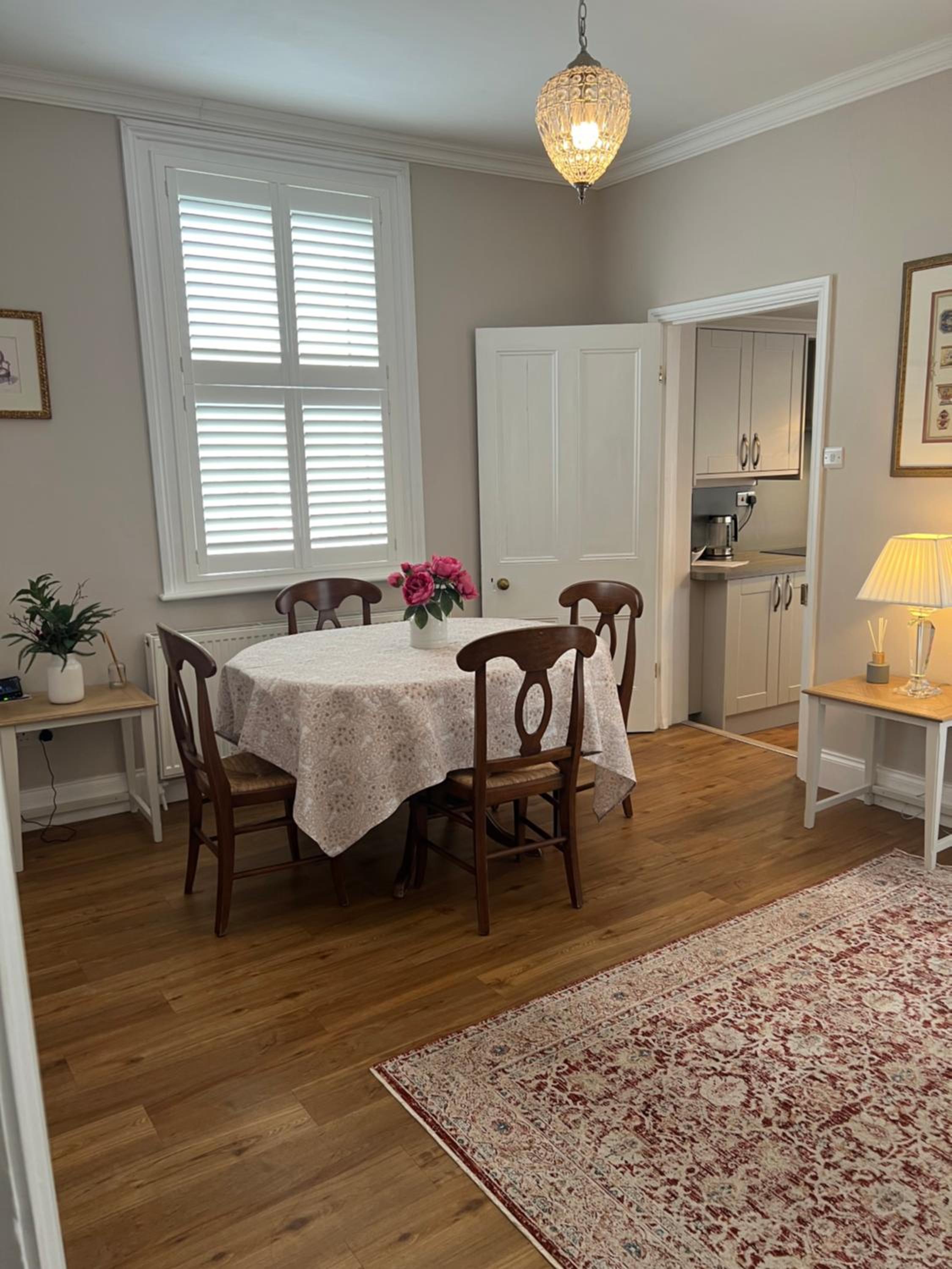 The Lily Pad - Boutique Townhouse, a short walk to Town Center and Racecourse view 2
