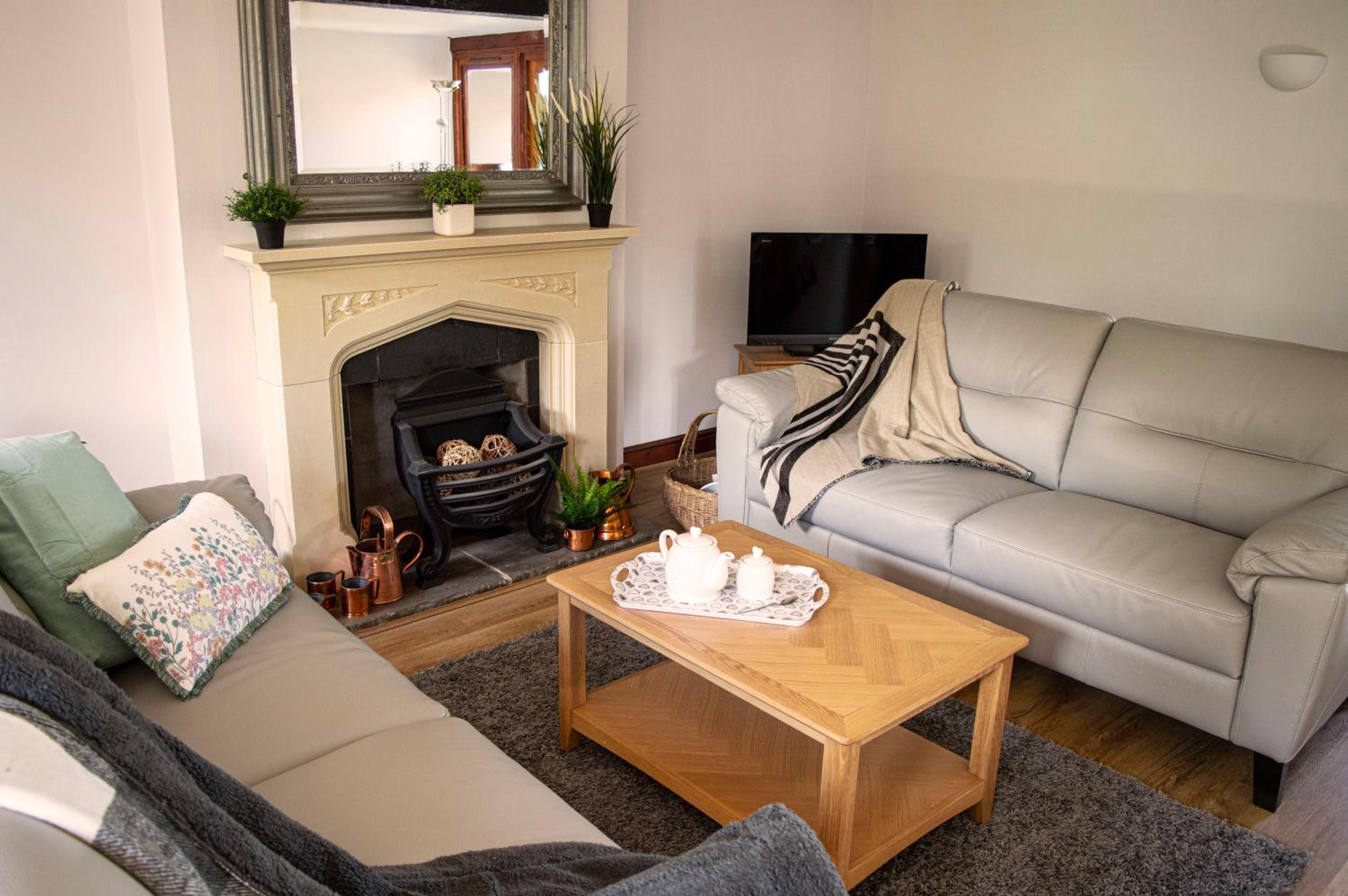 Beech Cottage cosy 7 bed sleeps 9 - dogs very welcome