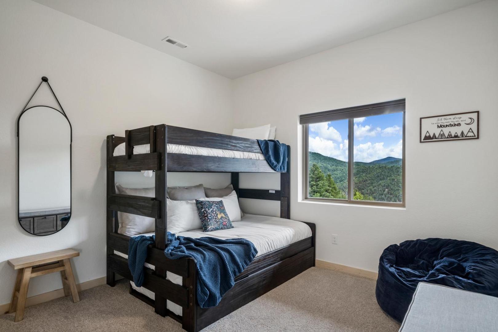 Alpine Escape: Family-Friendly w/ Gorgeous Scenery view 3