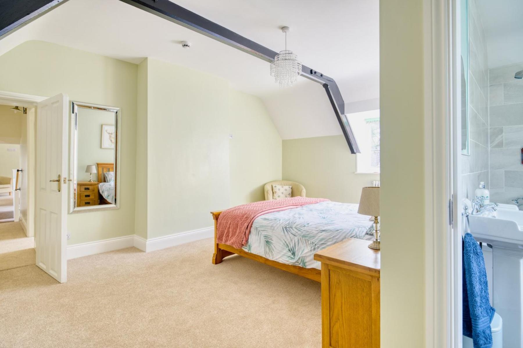 Enholmes Coach House