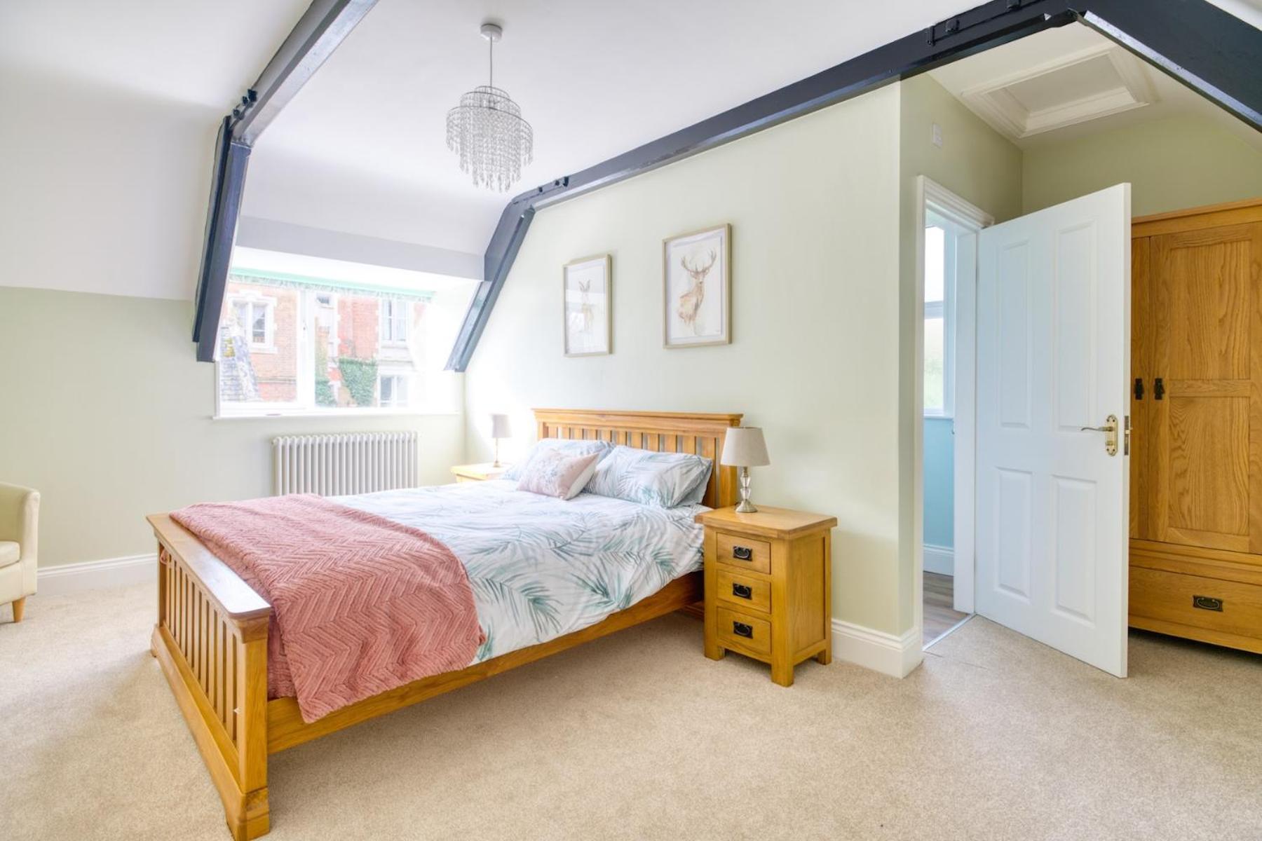Enholmes Coach House