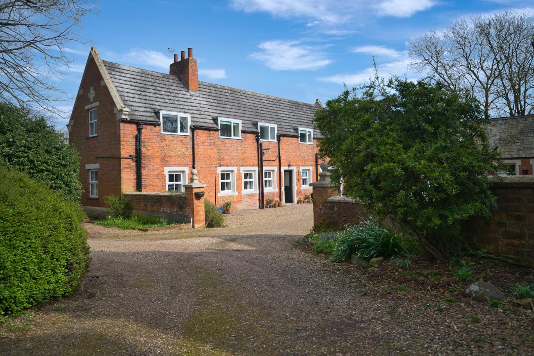 Enholmes Coach House