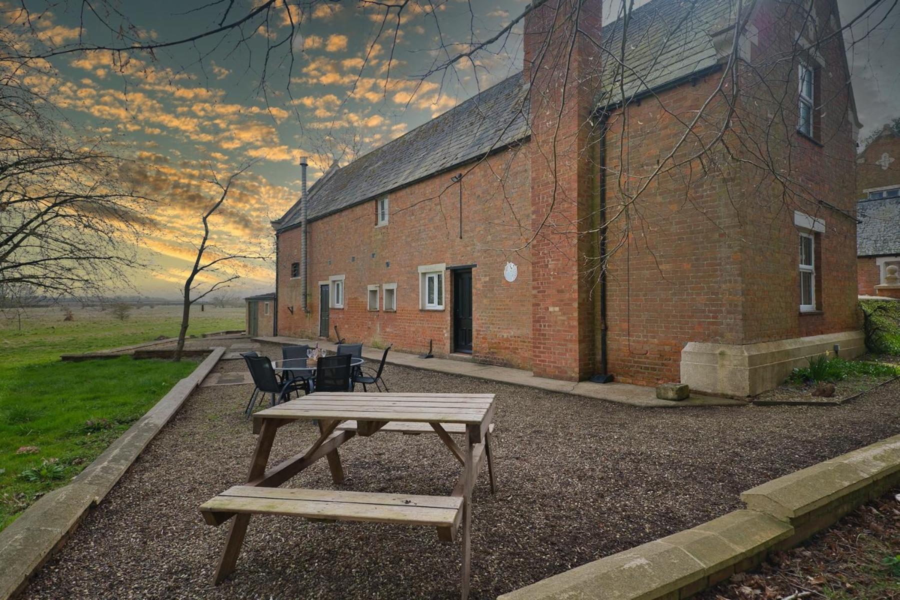 Enholmes Coach House