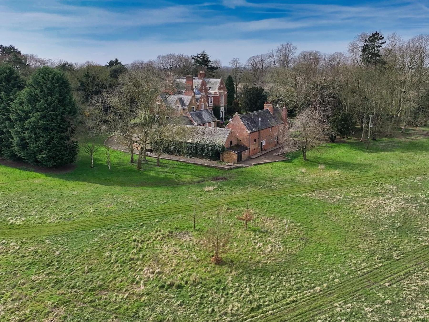 Enholmes Coach House
