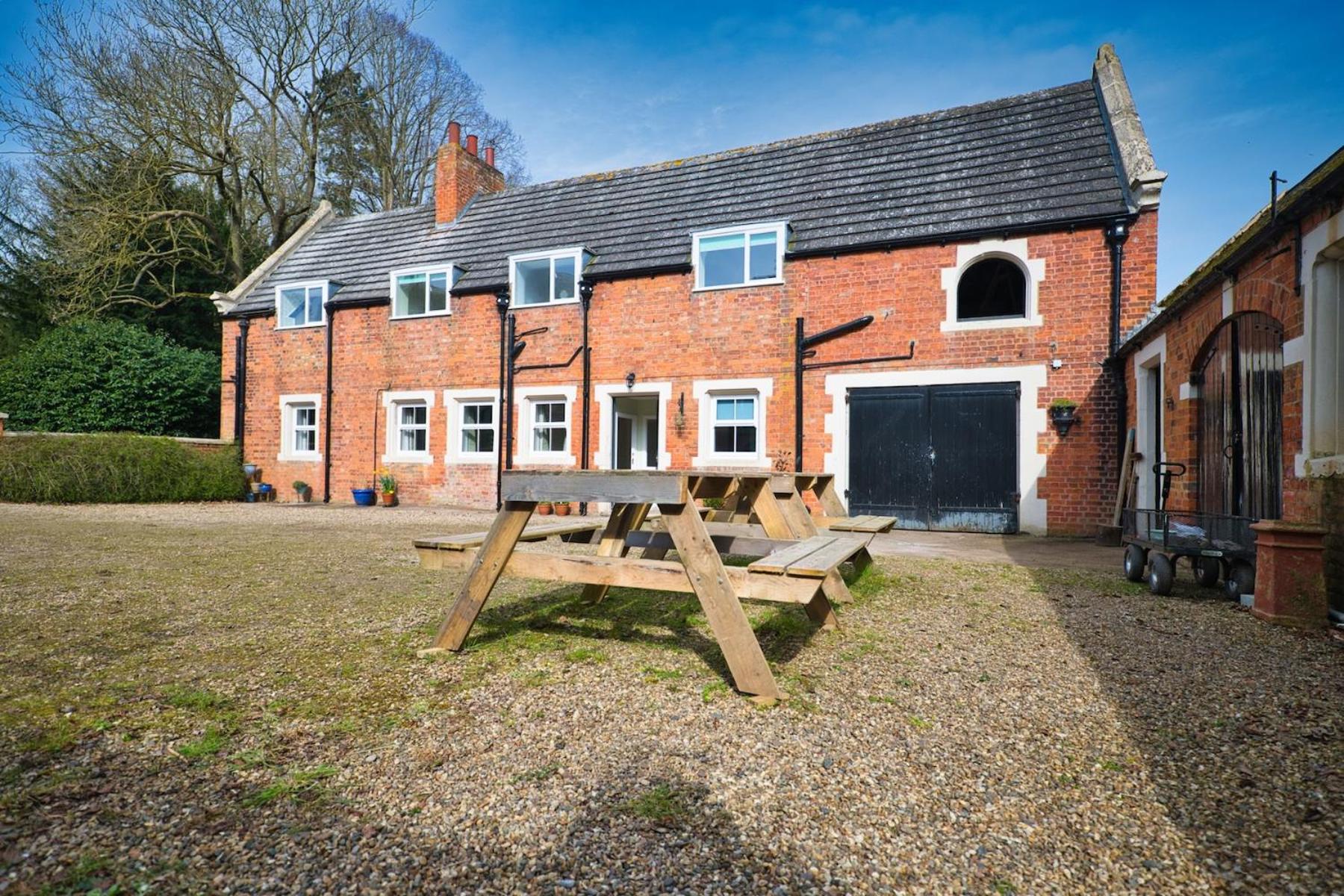 Enholmes Coach House