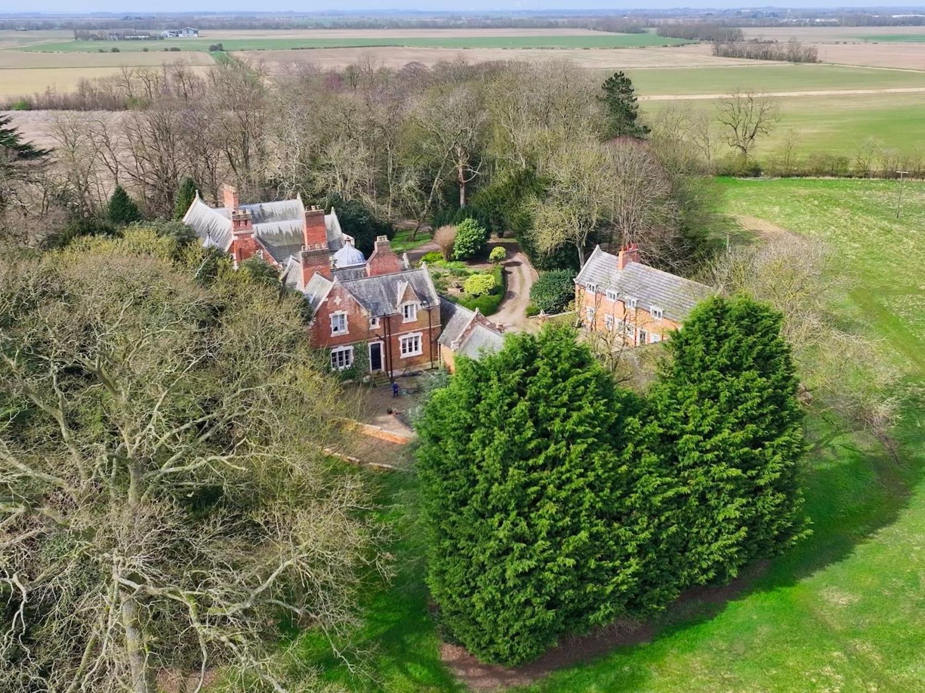 Enholmes Coach House