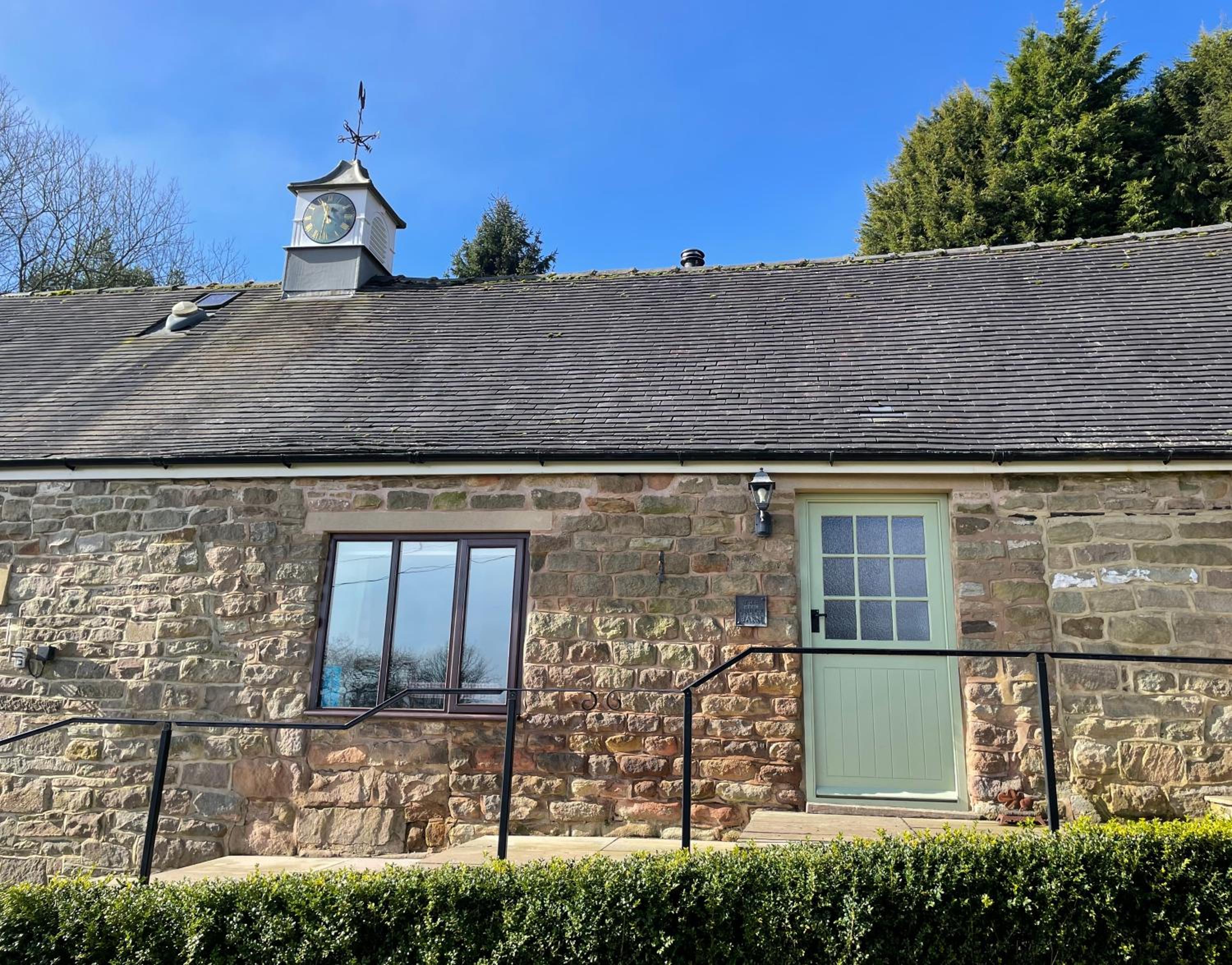 The Cruck Barn, cosy rural escape near The Peak District