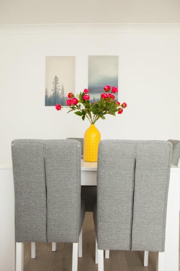 Stylish Seaside Stay – Brighton Marina Views