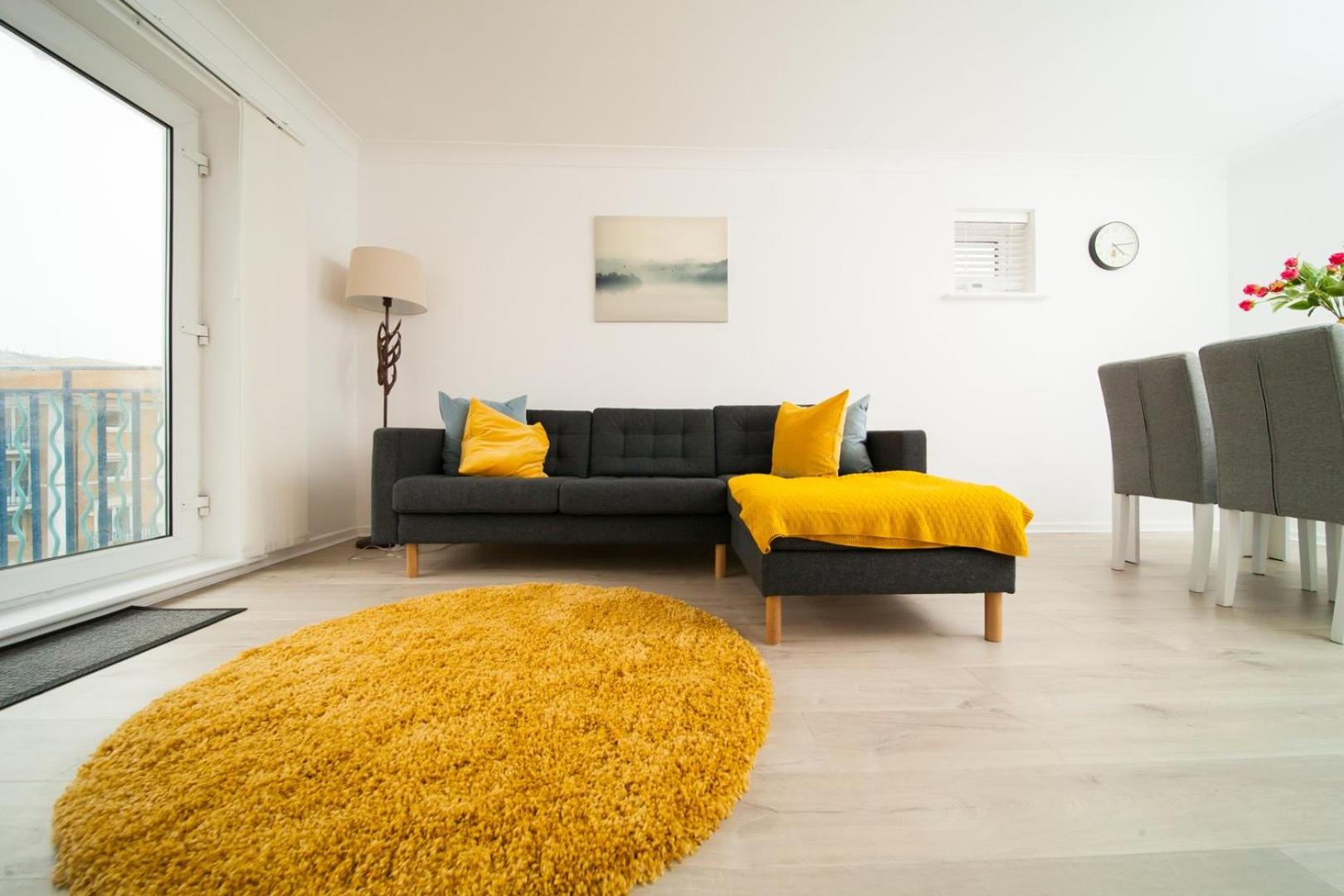 Stylish Seaside Stay – Brighton Marina Views