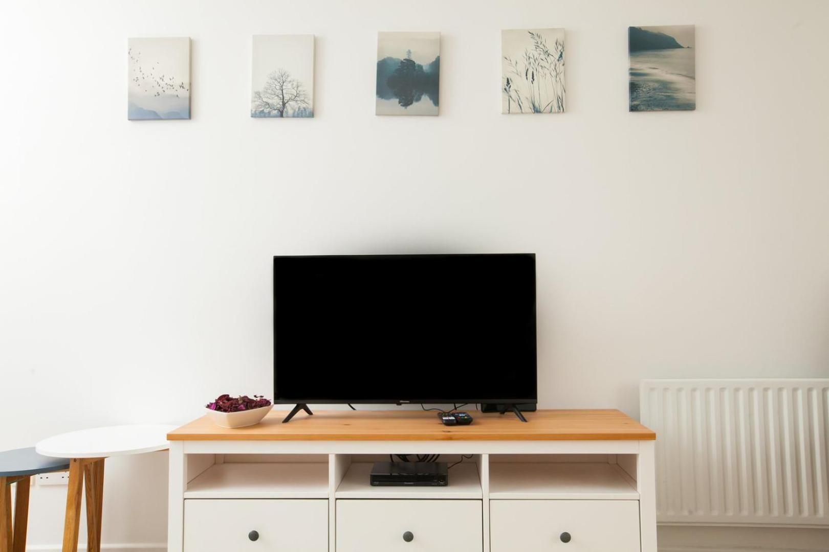 Stylish Seaside Stay – Brighton Marina Views