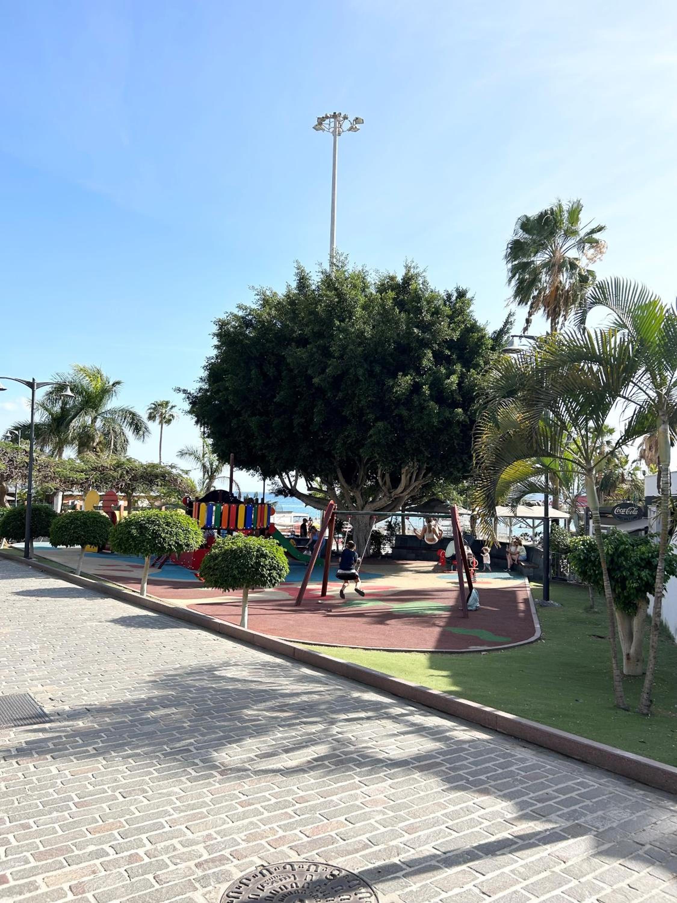 Beautiful, 2 double bedrooms apartment in Central Los Cristianos, 3 mins from the beach photo 5
