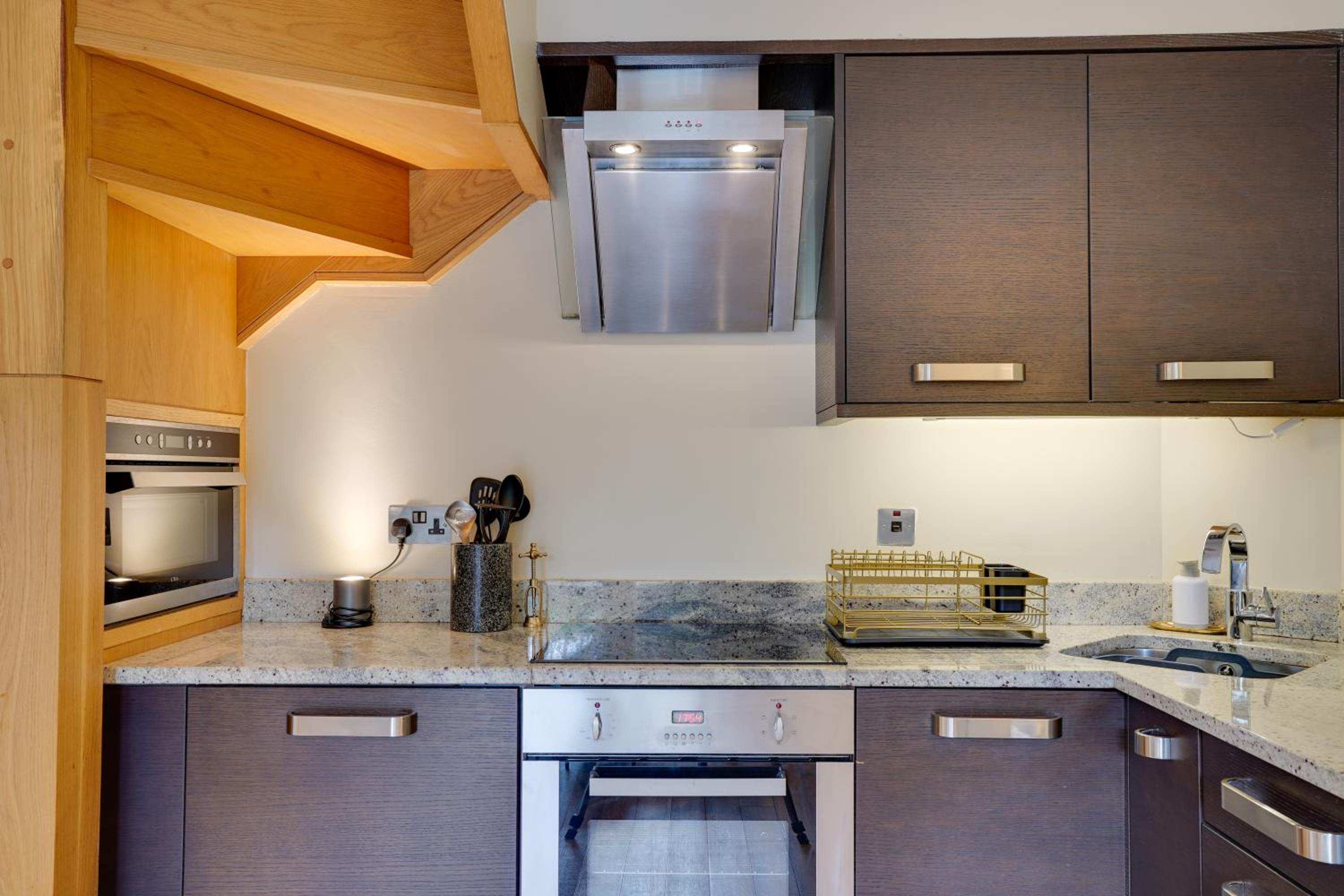 South Stable Cosy Stone Retreat with Parking view 5