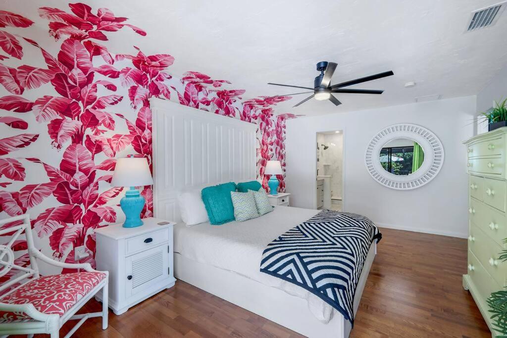 Serenity in Paradise! Heated Pool Family Home