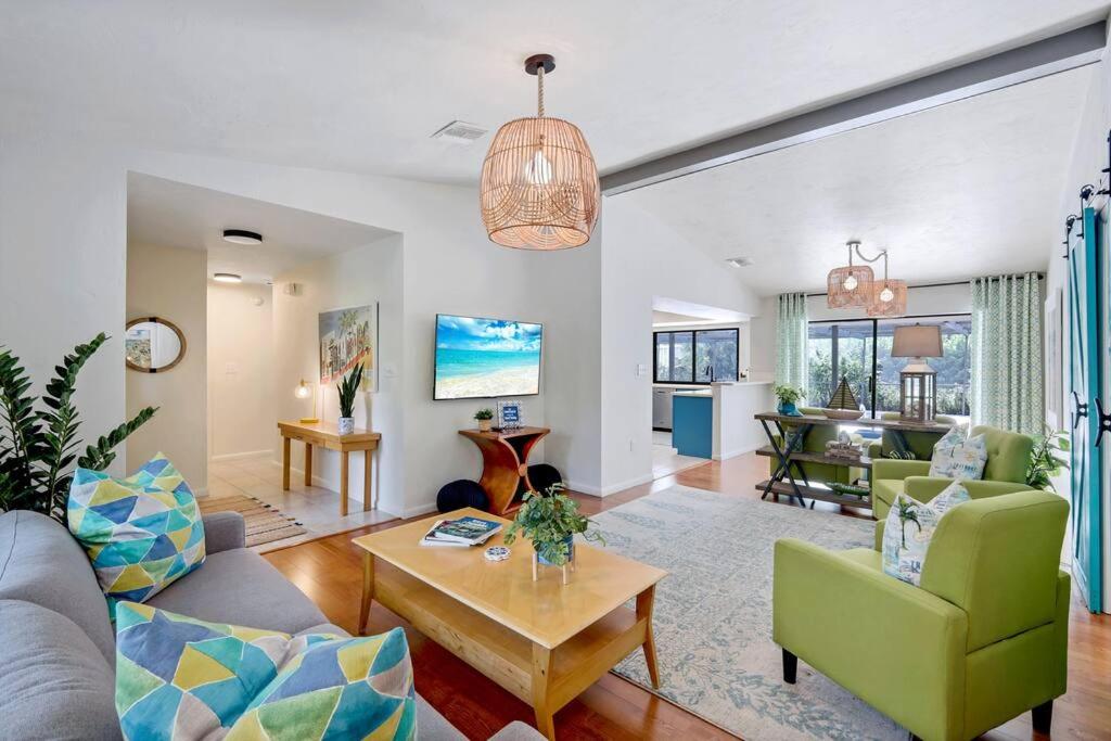 Serenity in Paradise! Heated Pool Family Home