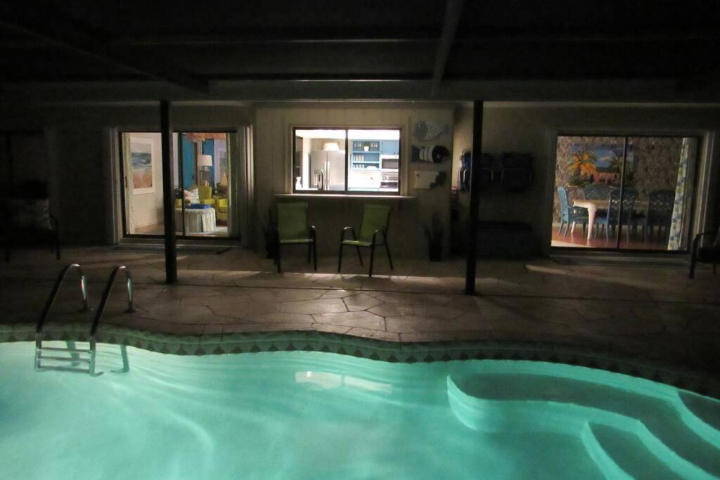 Serenity in Paradise! Heated Pool Family Home